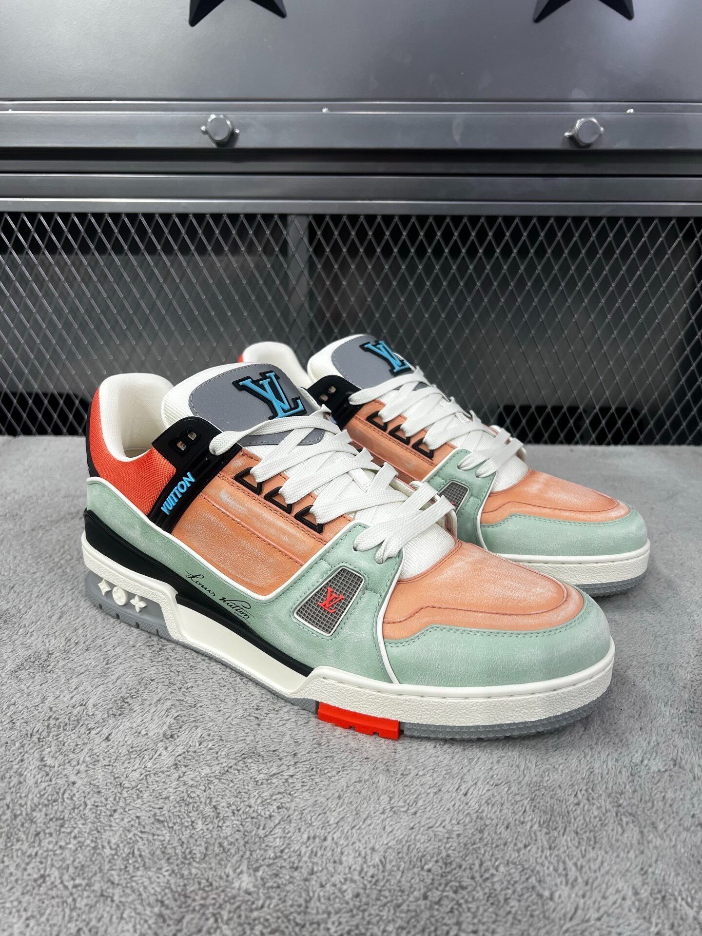 Louis Vuitton Louis Vuitton Training Green Lowtop Sneakers 43 Men Size US 10 / EU 43 - 3 Thumbnail