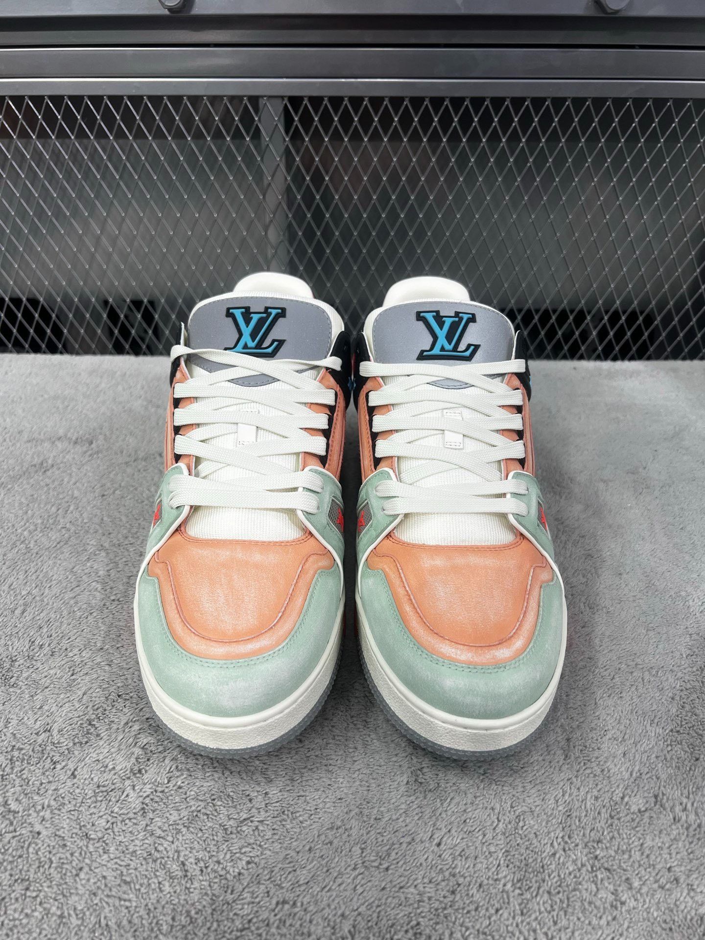 Louis Vuitton Louis Vuitton Training Green Lowtop Sneakers 43 Men Size US 10 / EU 43 - 2 Thumbnail