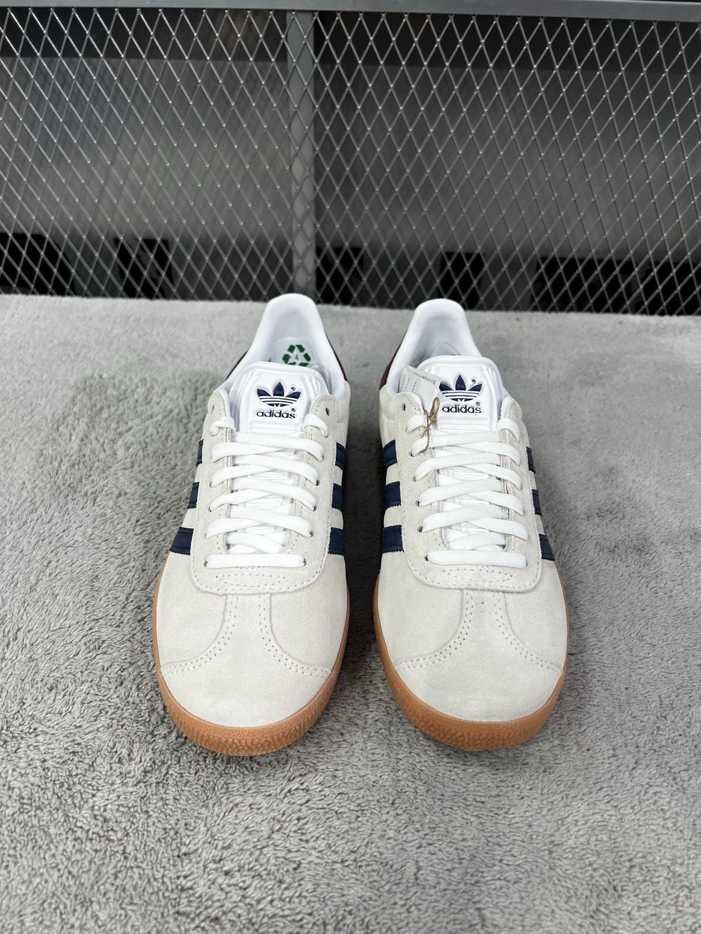 Adidas Adidas Beige Lowtop Sneakers 36 Men Size US 5 / EU 37 - 2 Thumbnail