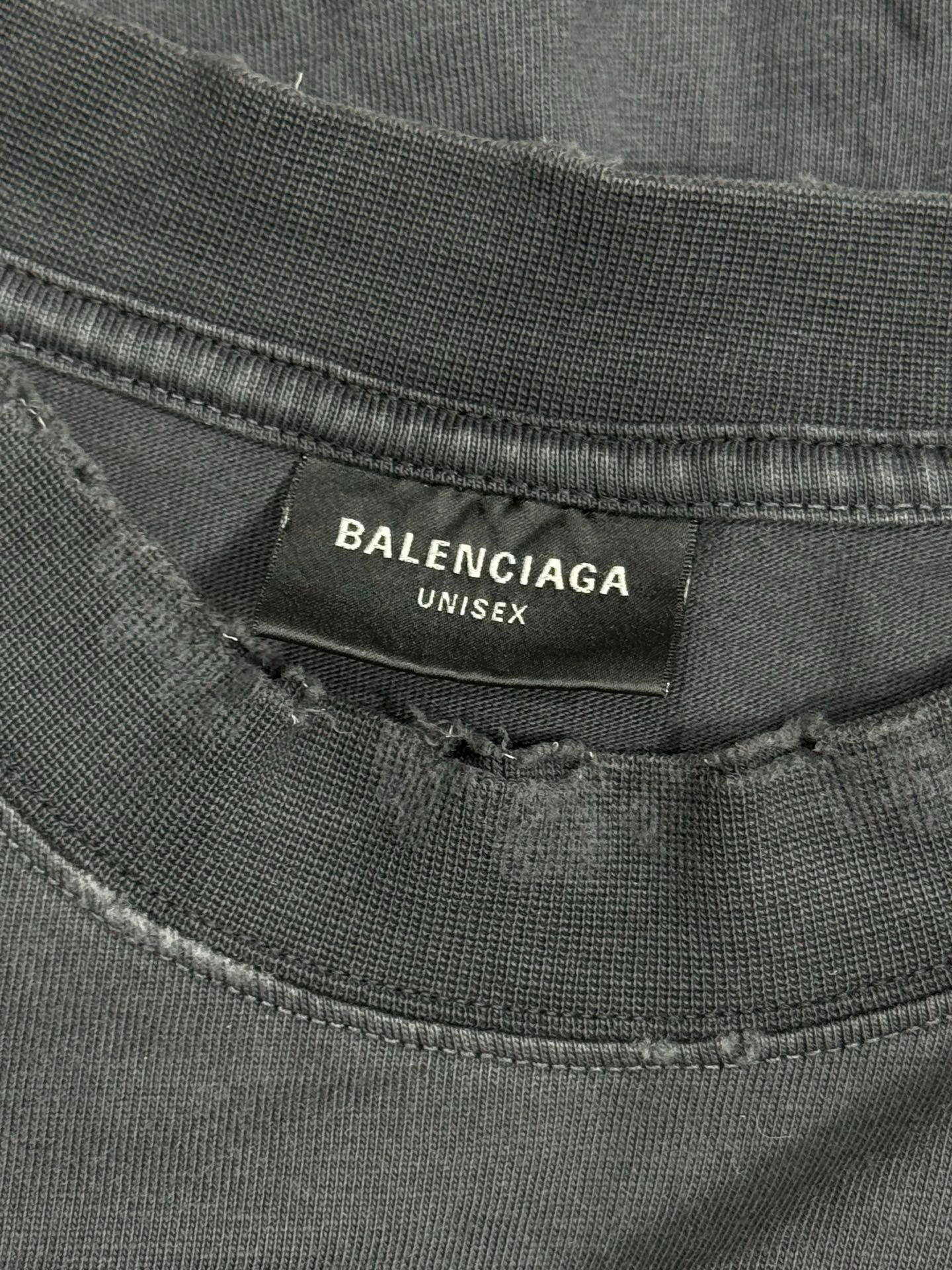 Balenciaga Balenciaga T-Shirt S Men Size US S / EU 44-46 / 1 - 5 Thumbnail