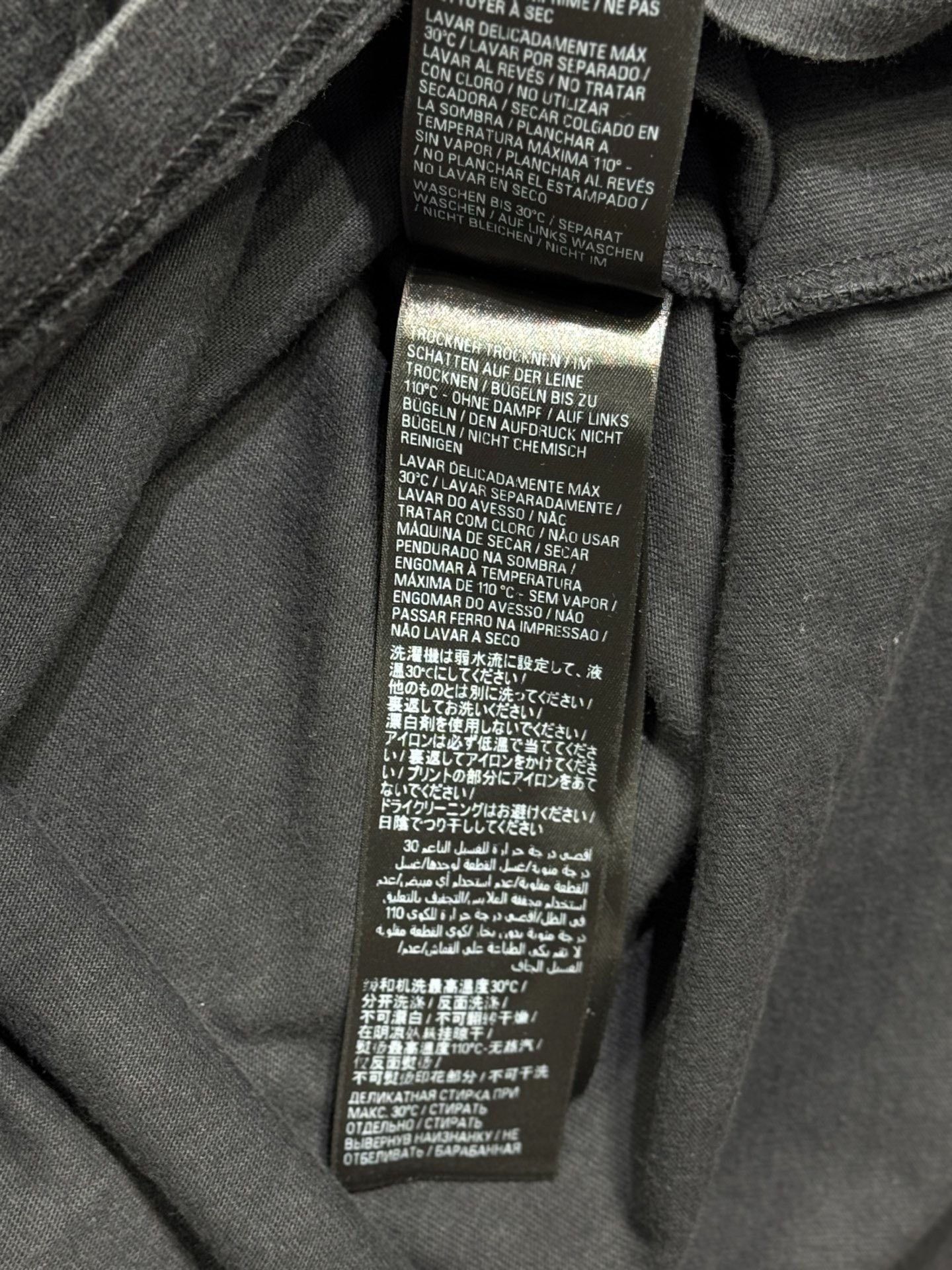 Balenciaga Balenciaga Printed T-Shirt XXS Men Size US XXS / EU 40 - 6 Thumbnail