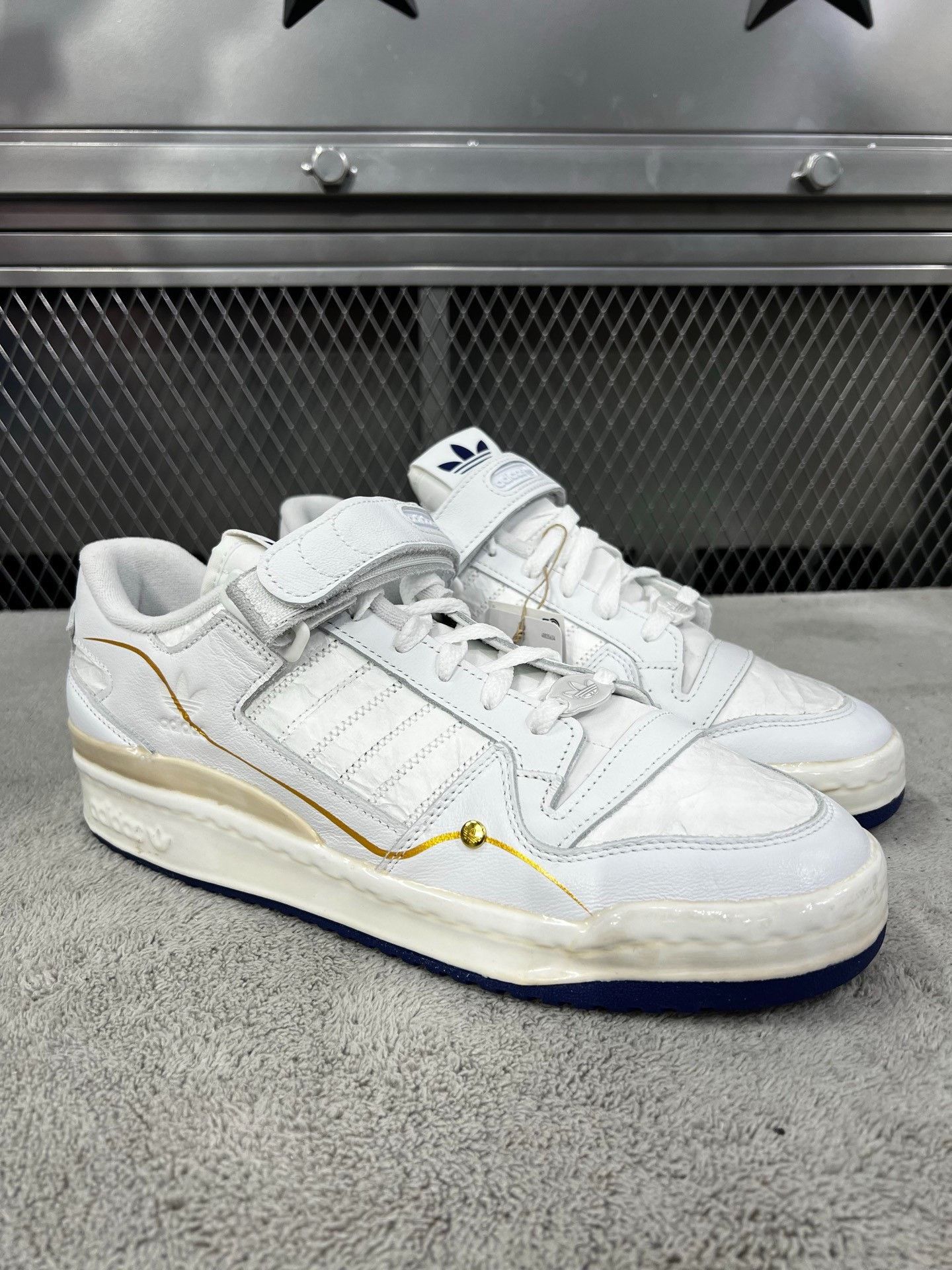Adidas Adidas Lowtop Sneakers 43 Men Size US 10 / EU 43 - 3 Thumbnail