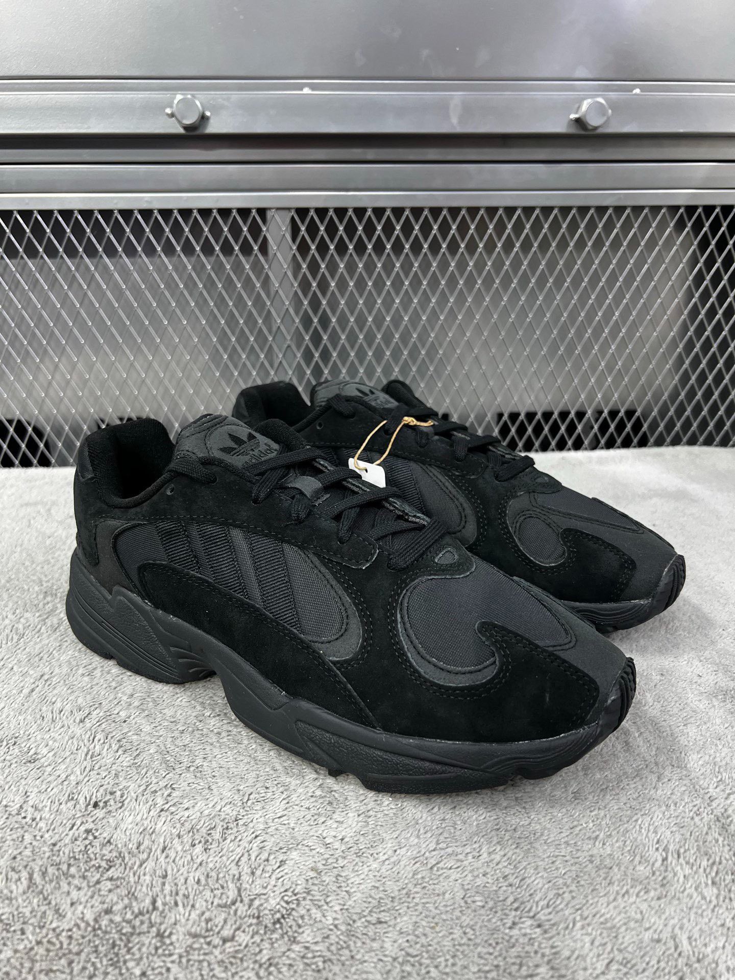 Adidas Adidas Black Lowtop Sneakers 42 Men Size US 9 / EU 42 - 3 Thumbnail