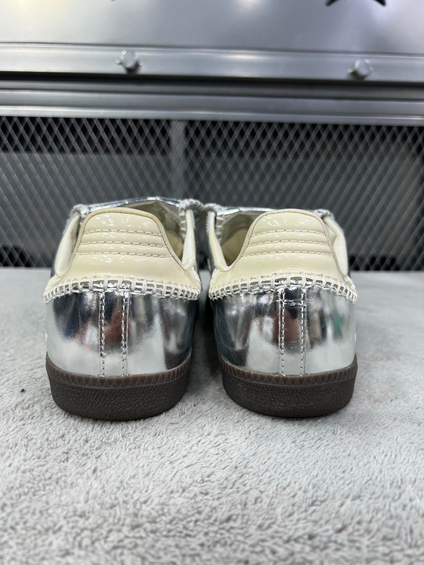 Adidas Adidas Silver Lowtop Sneakers 44 Men Size US 10.5 / EU 43-44 - 6 Thumbnail