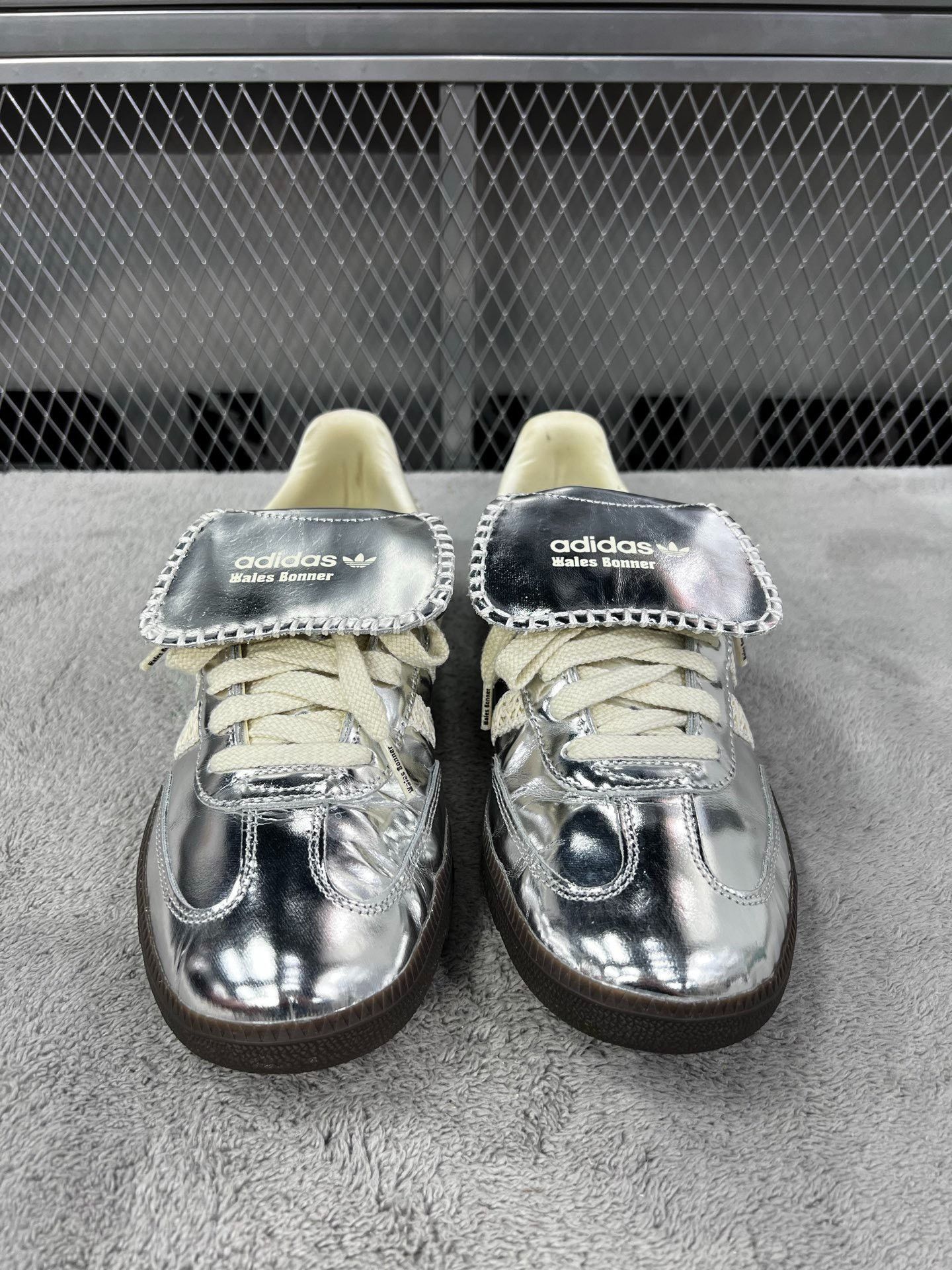 Adidas Adidas Silver Lowtop Sneakers 44 Men Size US 10.5 / EU 43-44 - 2 Thumbnail