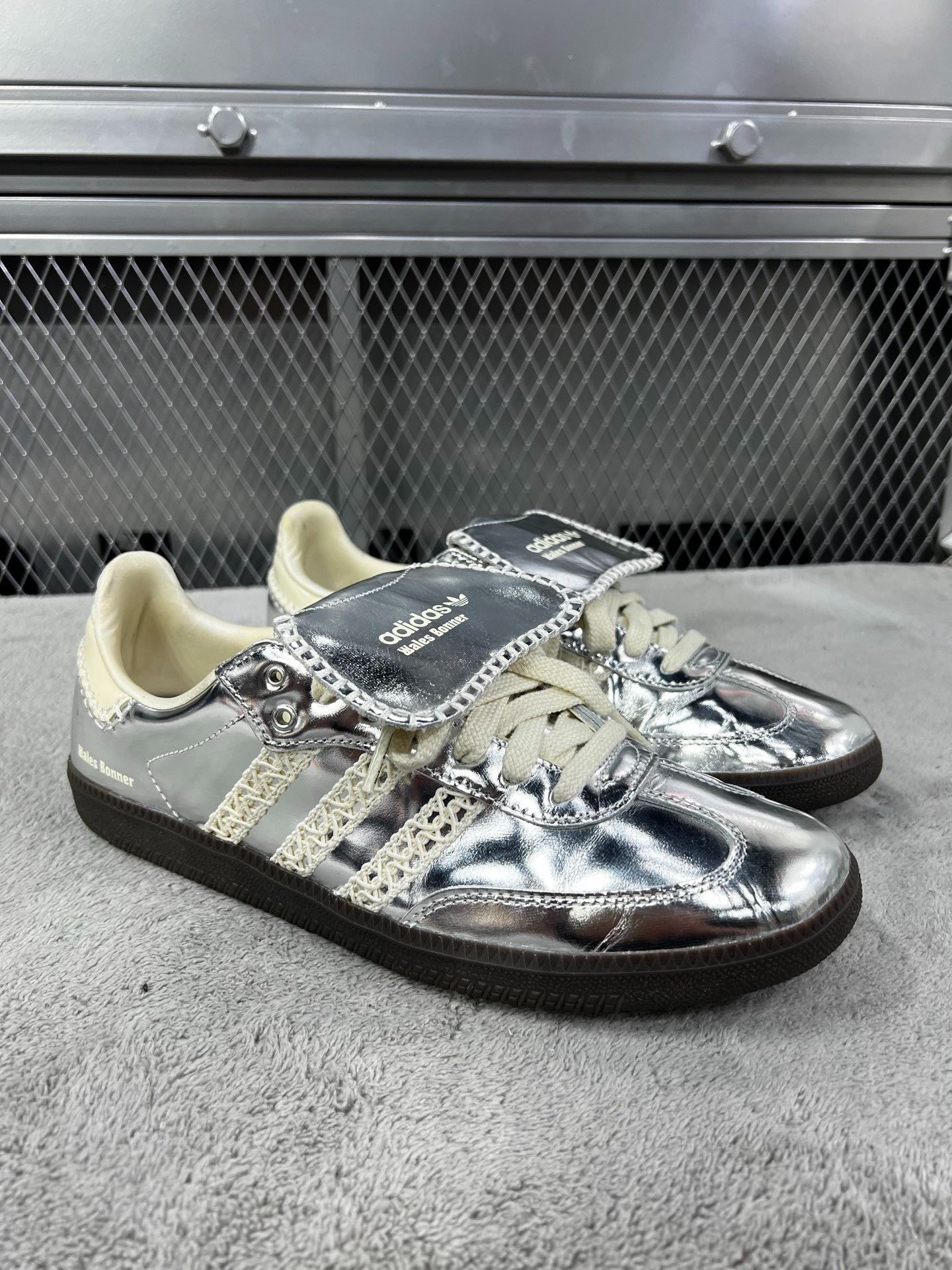 Adidas Adidas Silver Lowtop Sneakers 44 Men Size US 10.5 / EU 43-44 - 3 Thumbnail