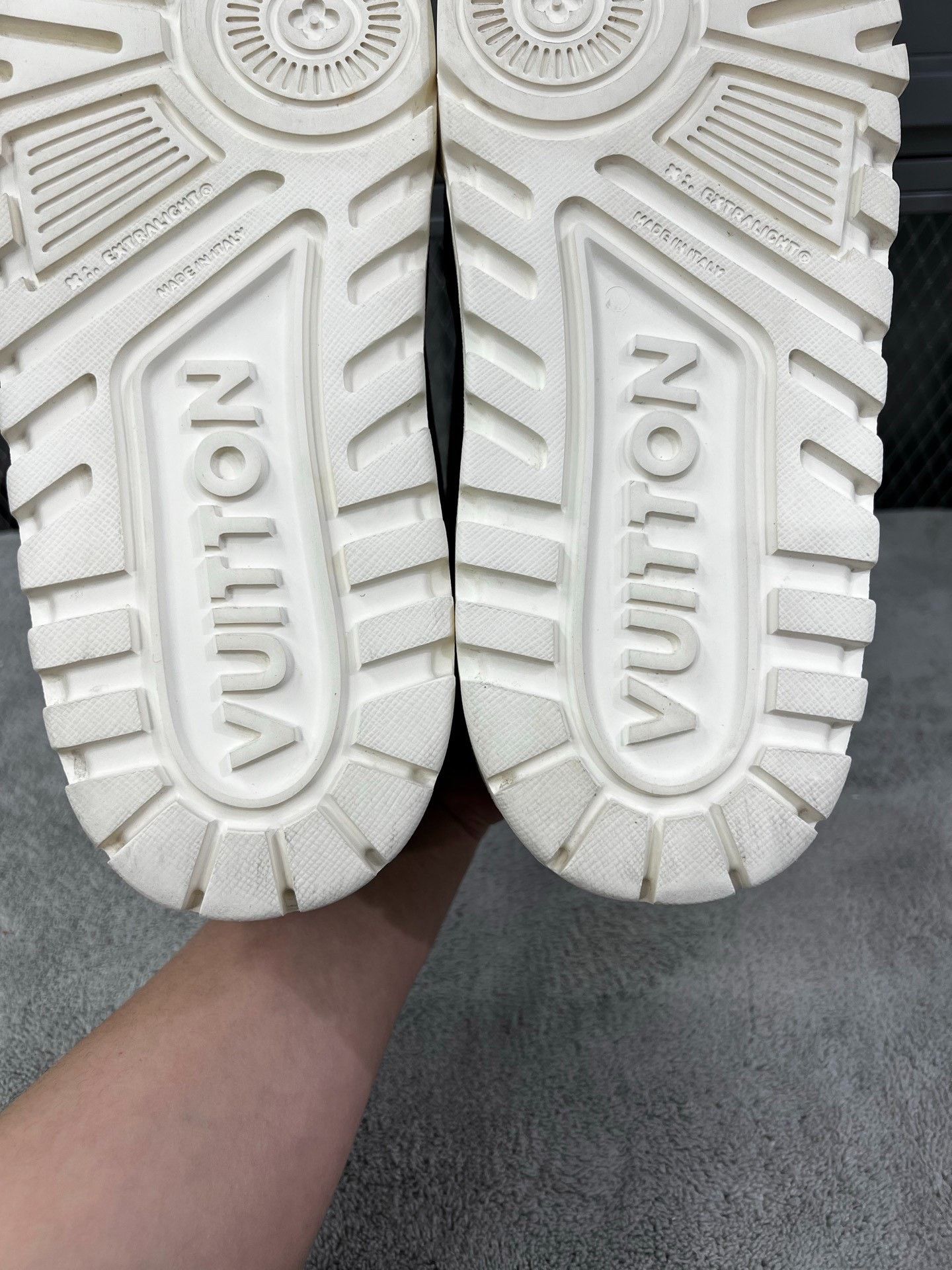 Louis Vuitton Louis Vuitton Training Lowtop Sneakers 44 Men Size US 10.5 / EU 43-44 - 6 Thumbnail