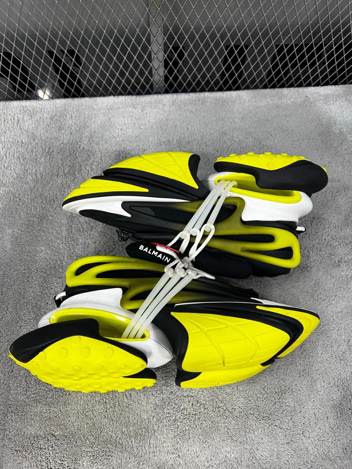 Balmain Balmain Yellow Lowtop Sneakers 42 Men Size US 9 / EU 42 - 4 Thumbnail