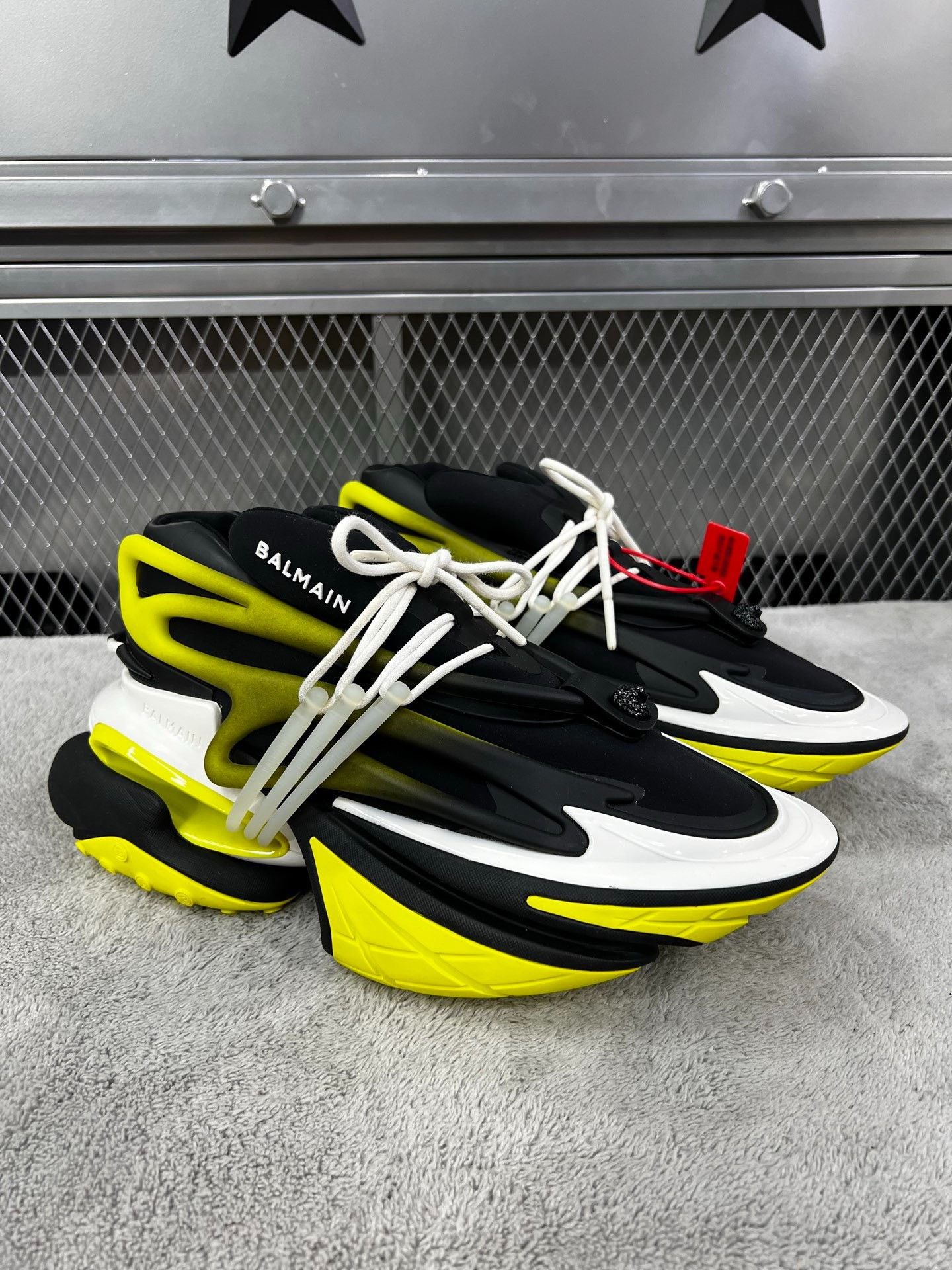 Balmain Balmain Yellow Lowtop Sneakers 42 Men Size US 9 / EU 42 - 3 Thumbnail