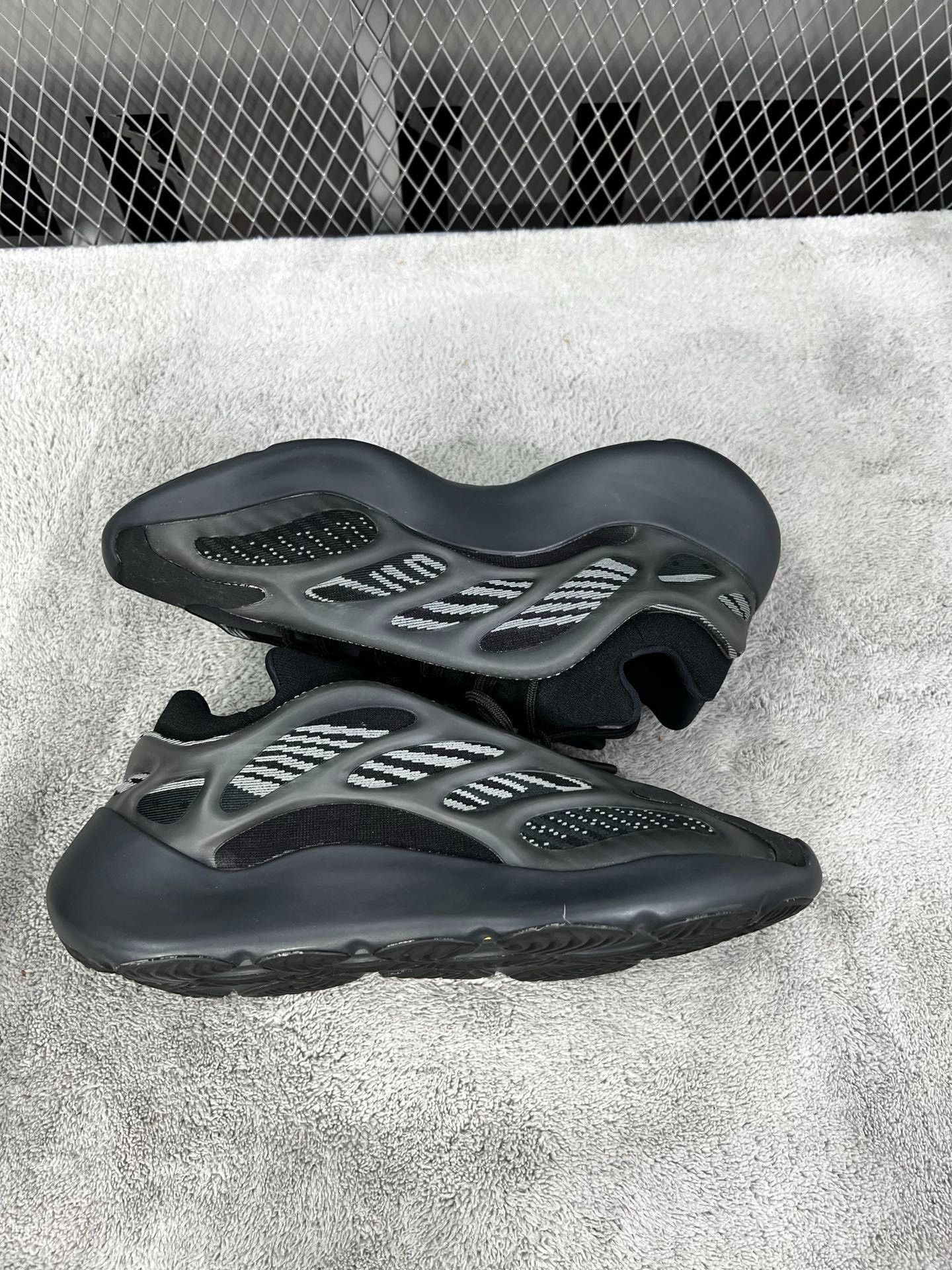 Adidas Adidas YEEZY Black Lowtop Sneakers 44 Men Size US 10.5 / EU 43-44 - 4 Thumbnail