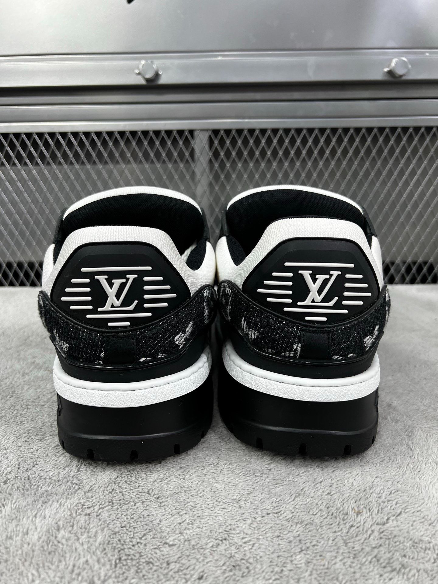 Louis Vuitton Louis Vuitton Training Black Lowtop Sneakers 44 Men Size US 10.5 / EU 43-44 - 7 Thumbnail