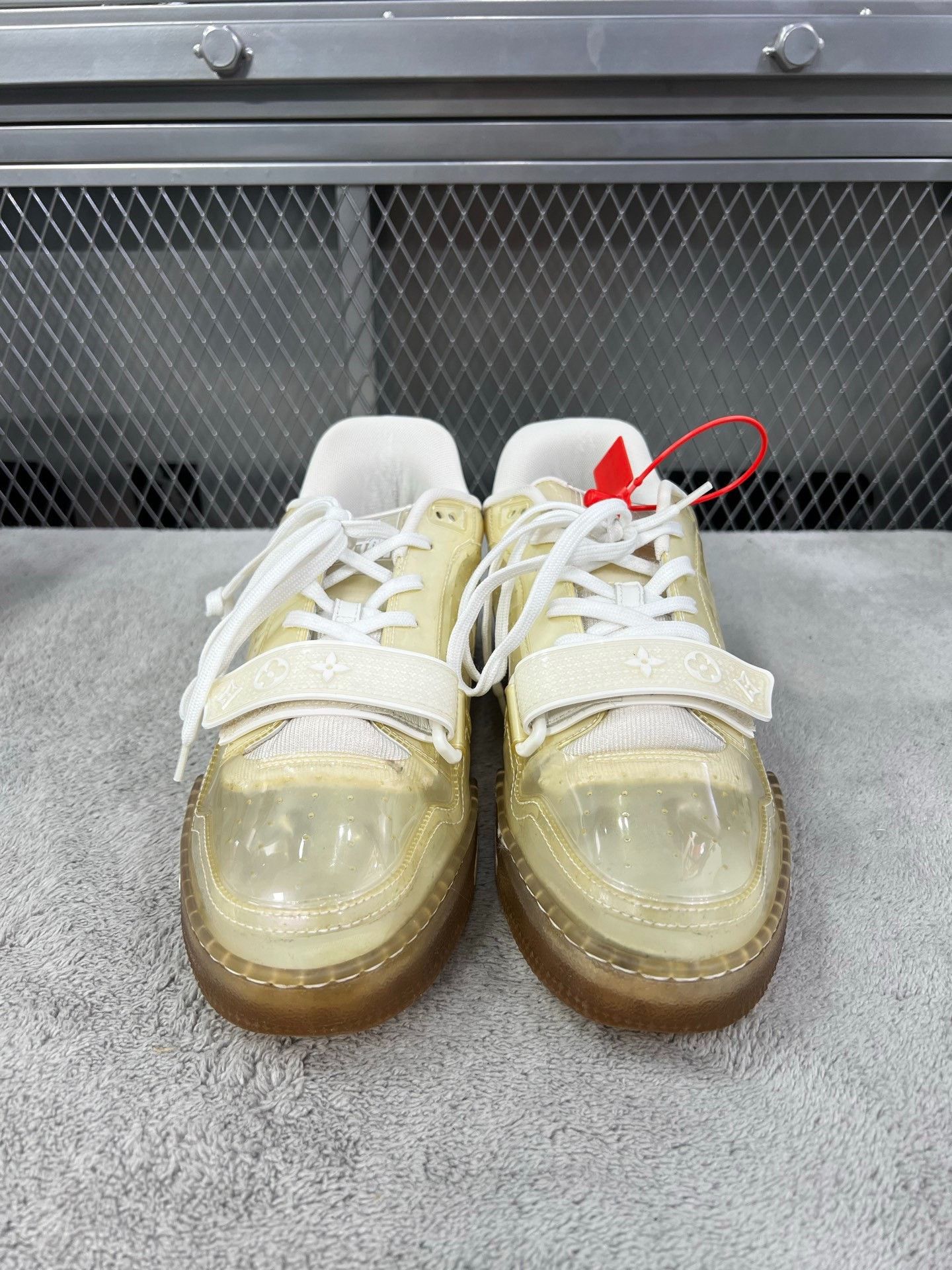 Louis Vuitton Louis Vuitton Training White Lowtop Sneakers 42 Men Size US 9 / EU 42 - 2 Thumbnail