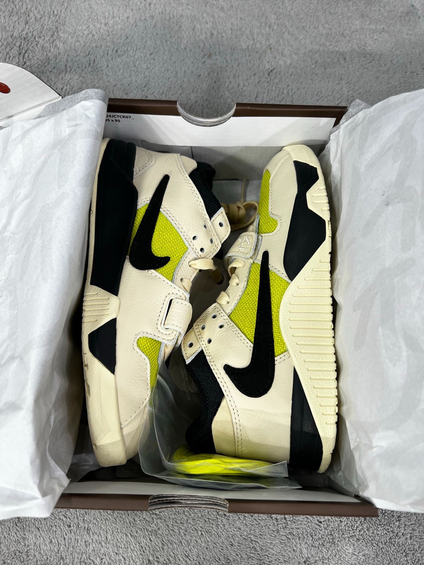 Nike Nike Yellow Hoodie 25 Men Size US XS / EU 42 / 0 - 8 Thumbnail