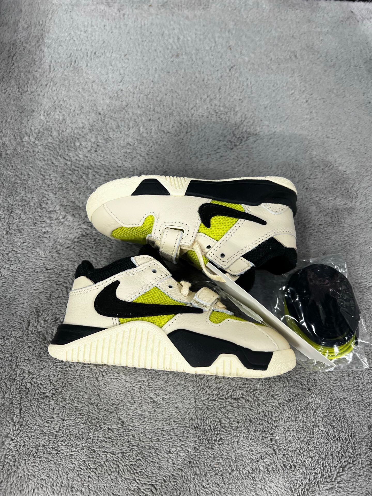 Nike Nike Yellow Hoodie 25 Men Size US XS / EU 42 / 0 - 4 Thumbnail