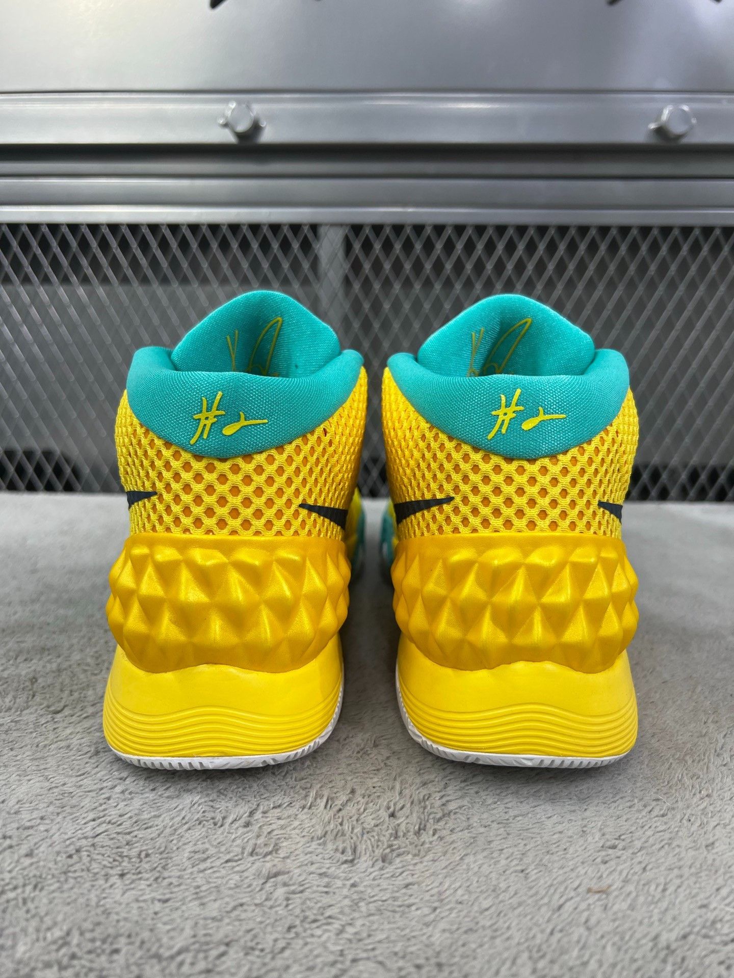 Nike Nike KYRIE 1 Yellow Lowtop Sneakers 44 Men Size US 10.5 / EU 43-44 - 6 Thumbnail