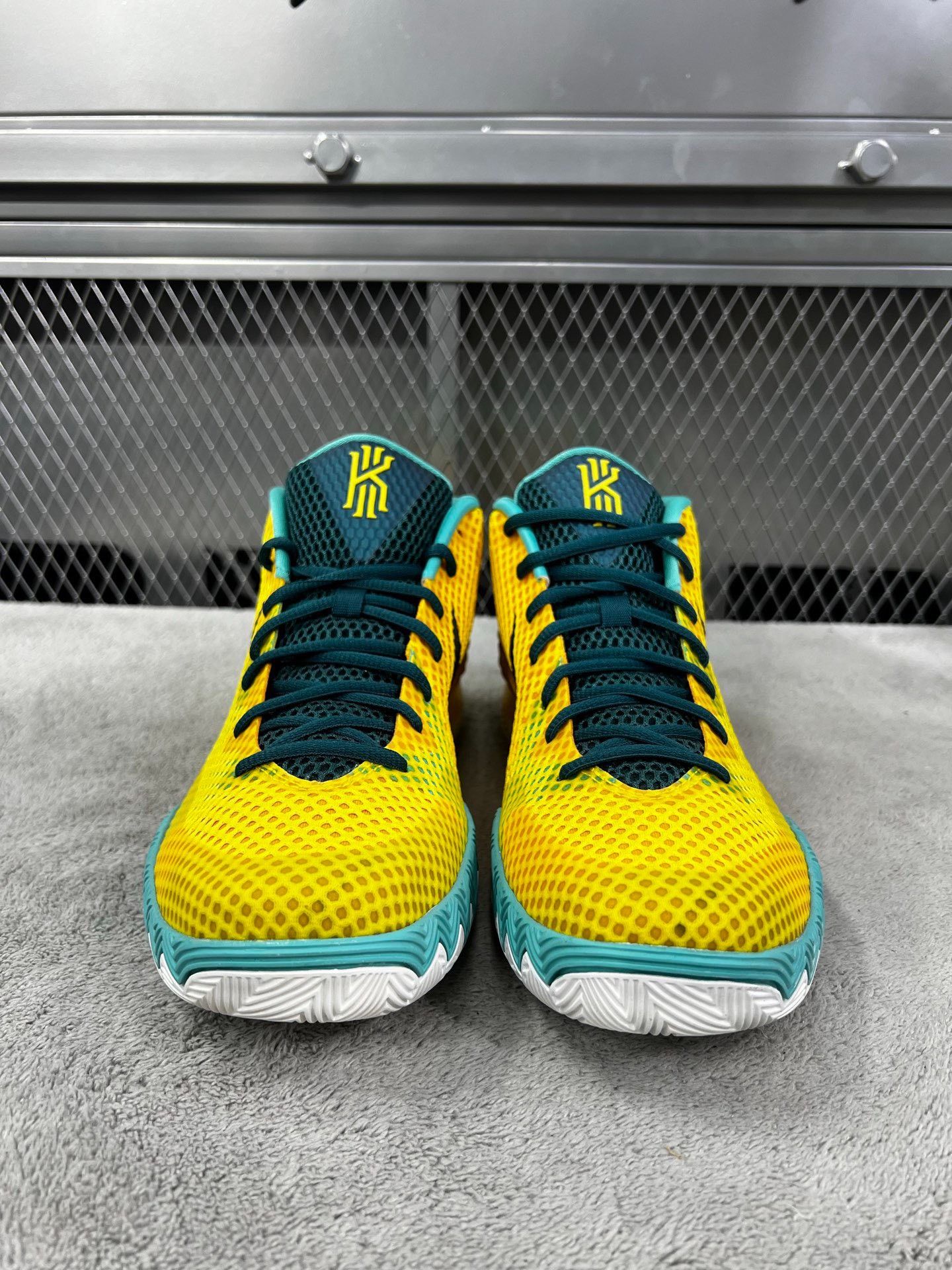 Nike Nike KYRIE 1 Yellow Lowtop Sneakers 44 Men Size US 10.5 / EU 43-44 - 2 Thumbnail