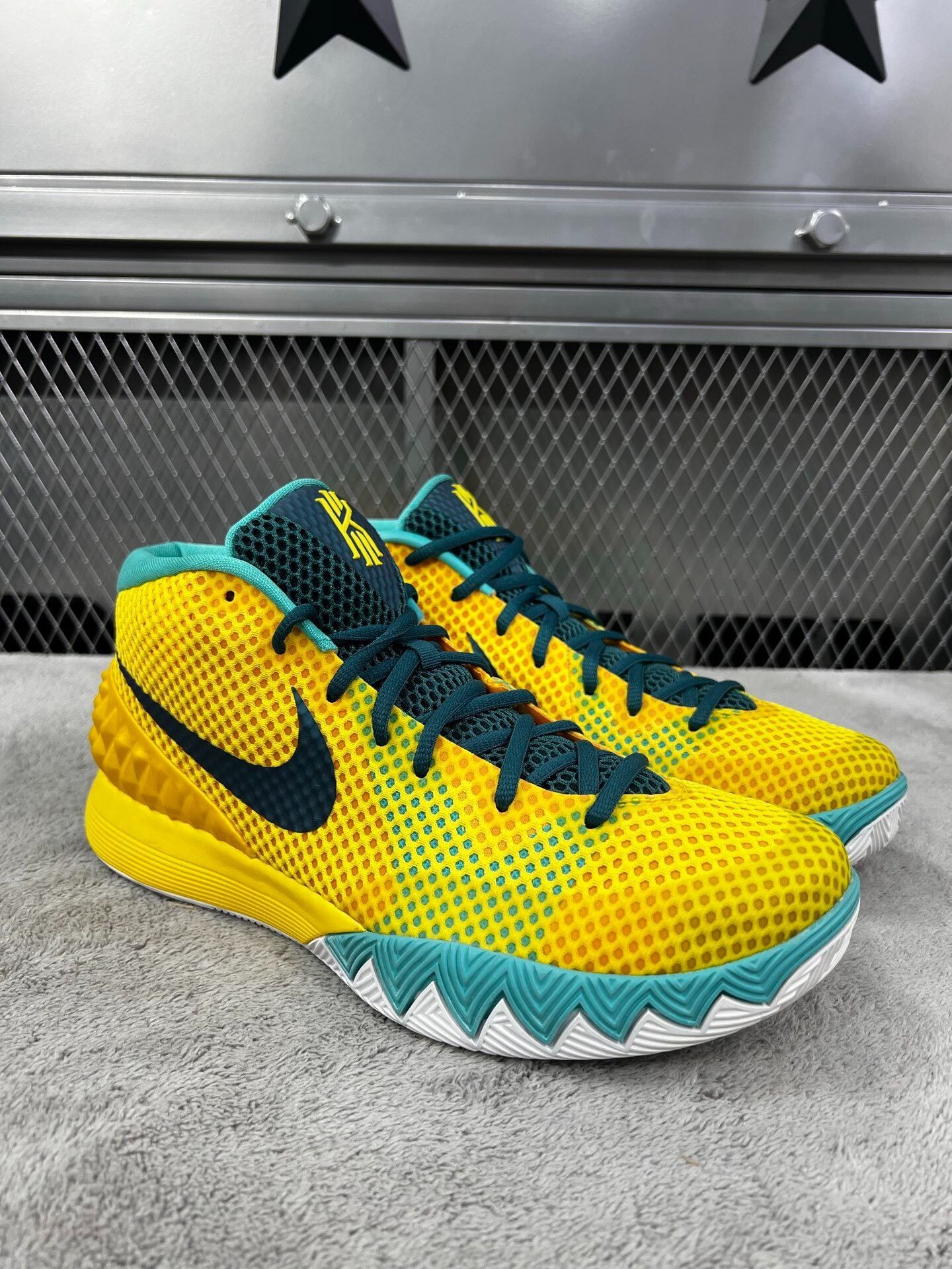 Nike Nike KYRIE 1 Yellow Lowtop Sneakers 44 Men Size US 10.5 / EU 43-44 - 3 Thumbnail