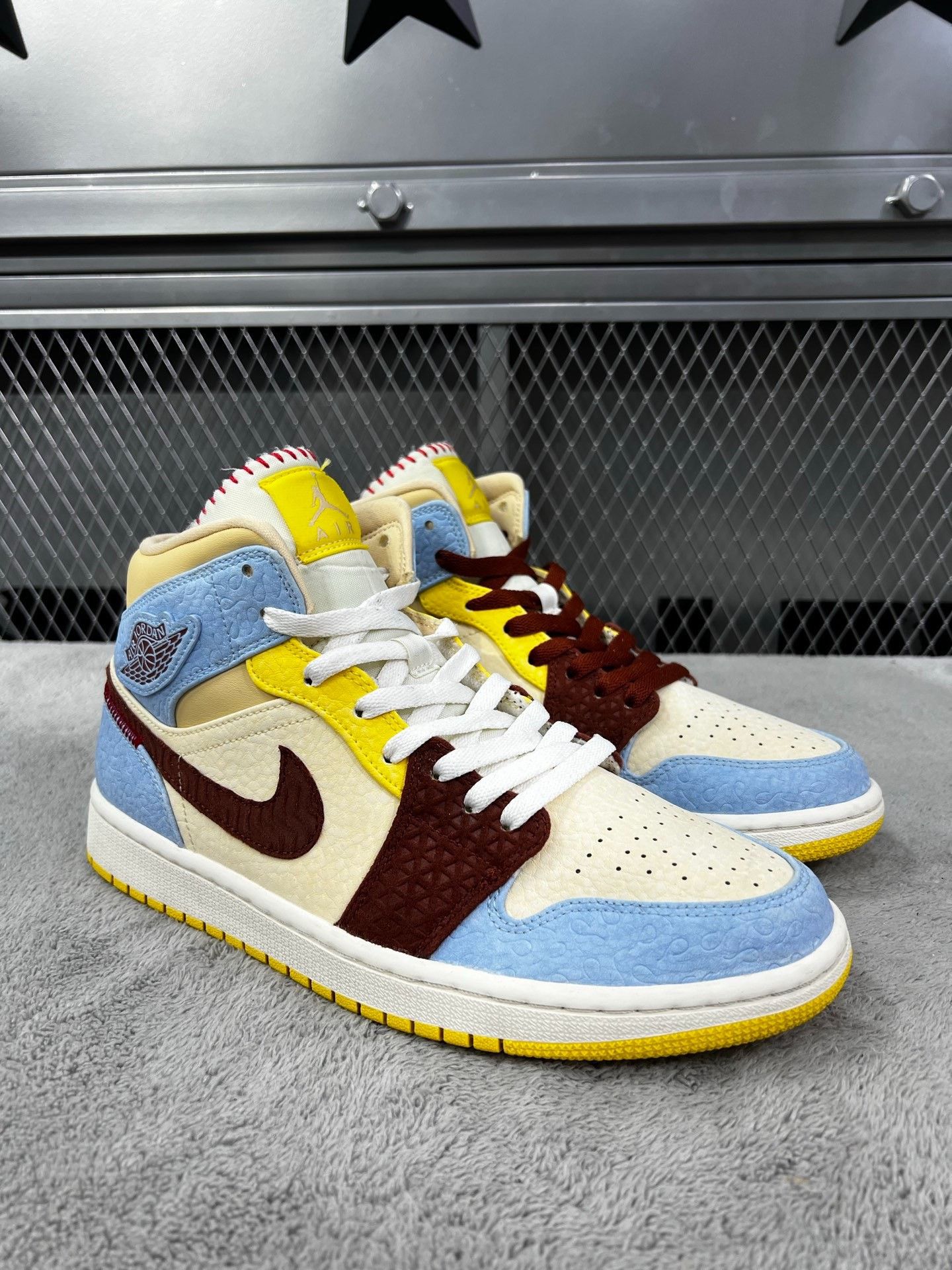 Nike Nike Yellow Lowtop Sneakers M Men Size US 10 / EU 43 - 3 Thumbnail