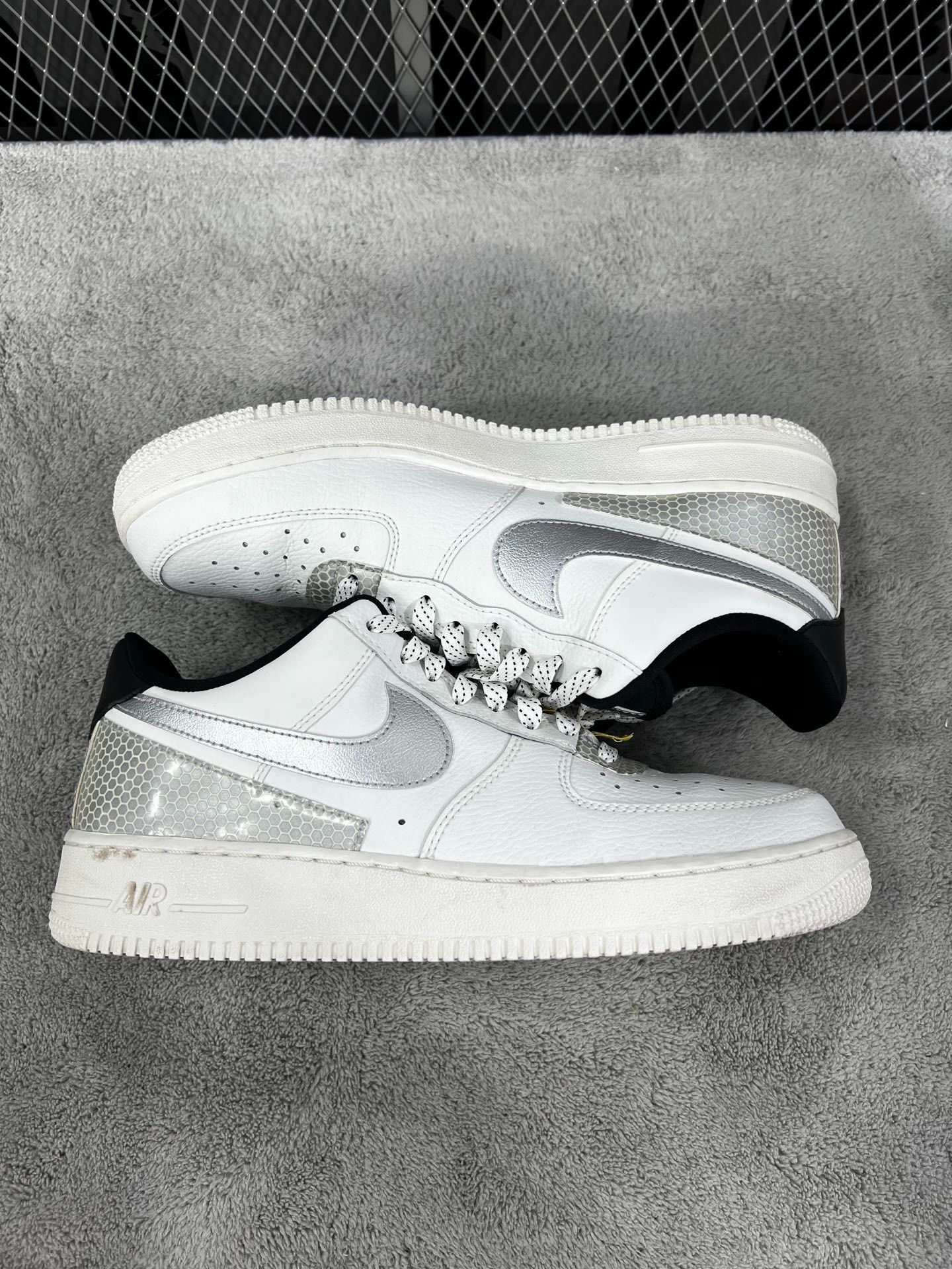 Nike Nike Reflective White Lowtop Sneakers M Men Size US 10 / EU 43 - 4 Thumbnail