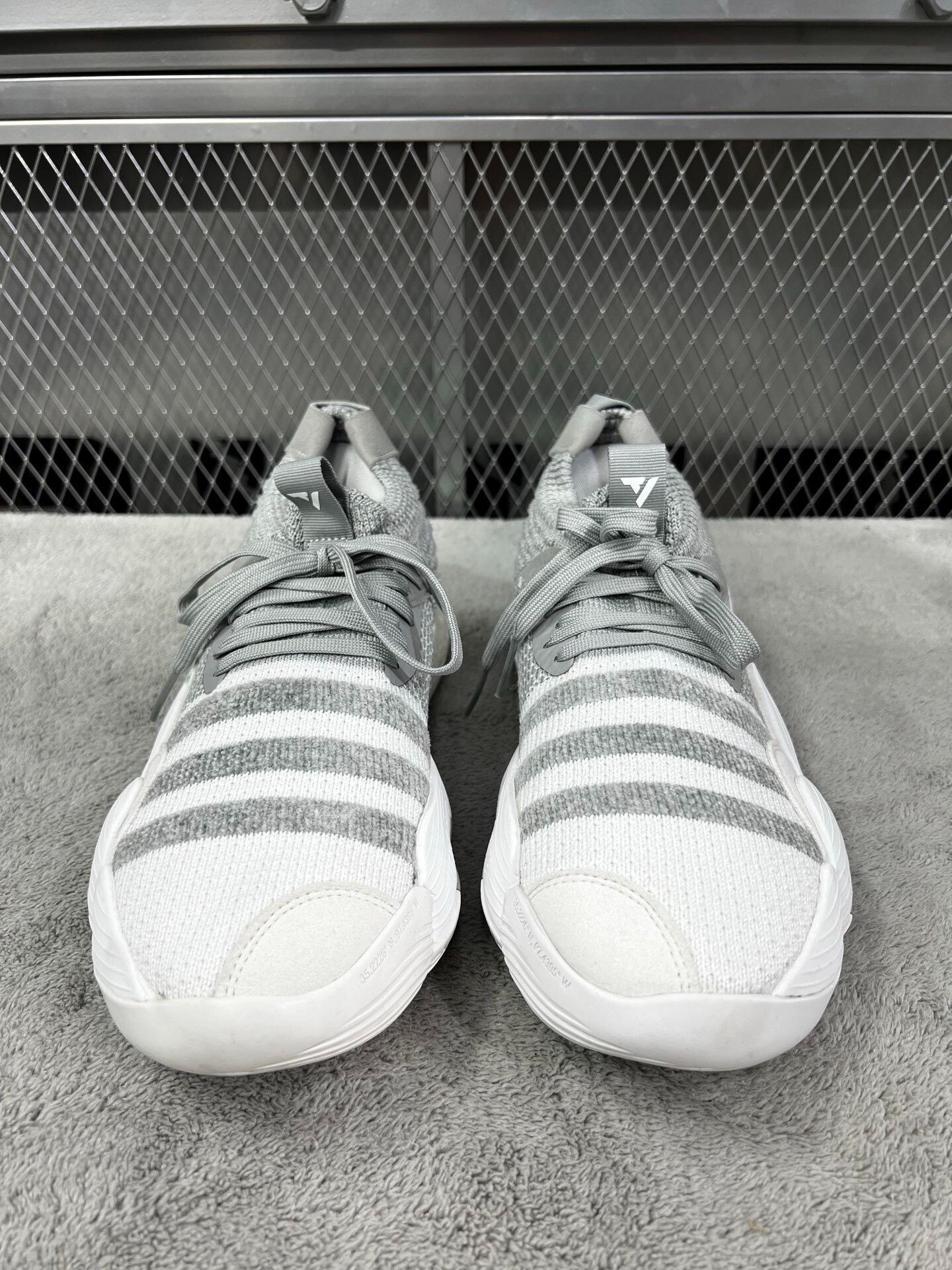 Adidas Adidas White Lowtop Sneakers 42 Men Size US 9 / EU 42 - 2 Thumbnail