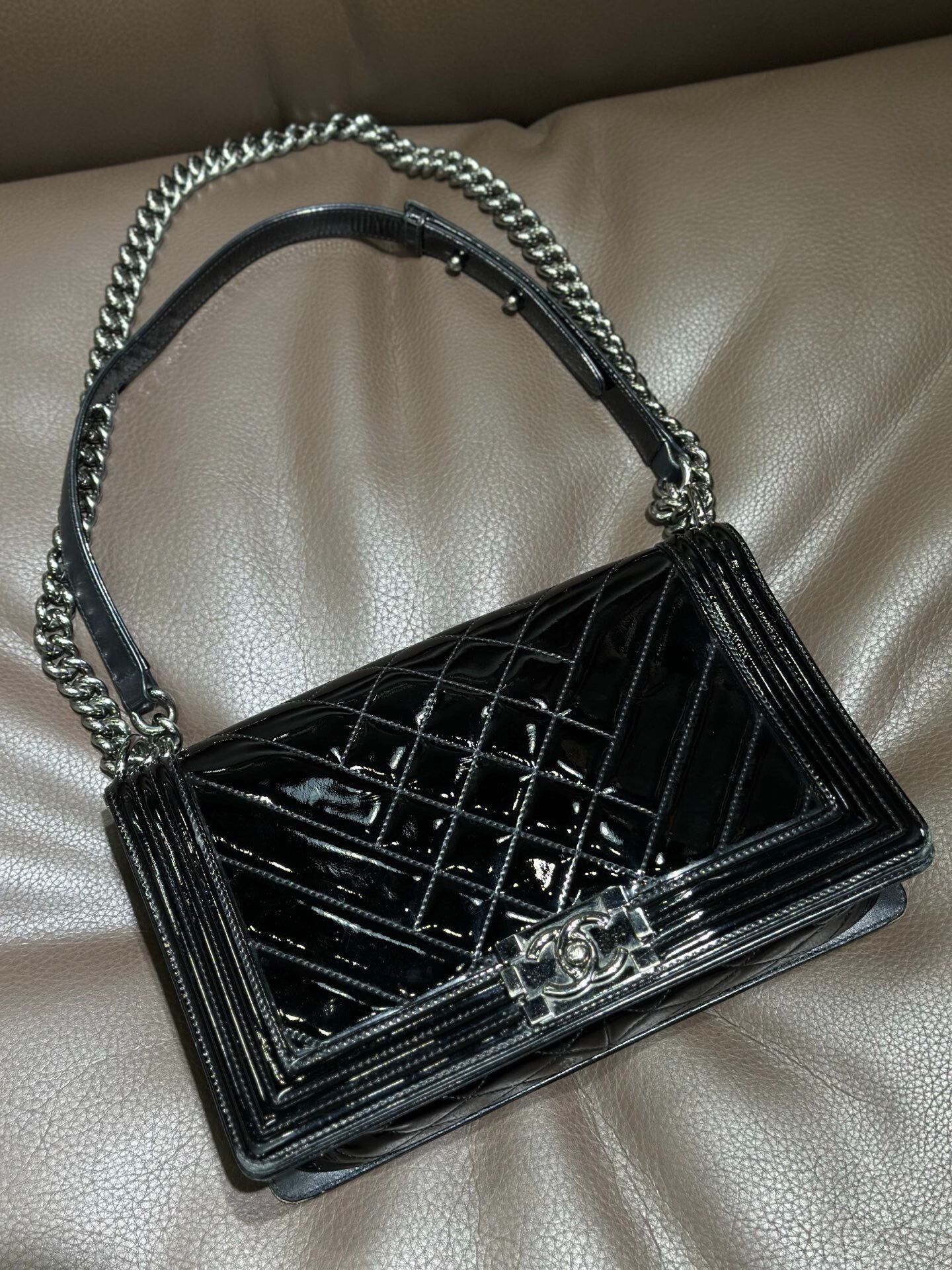 Chanel Chanel Distressed Black Shoulder Bag L Women Size ONE SIZE - 2 Thumbnail