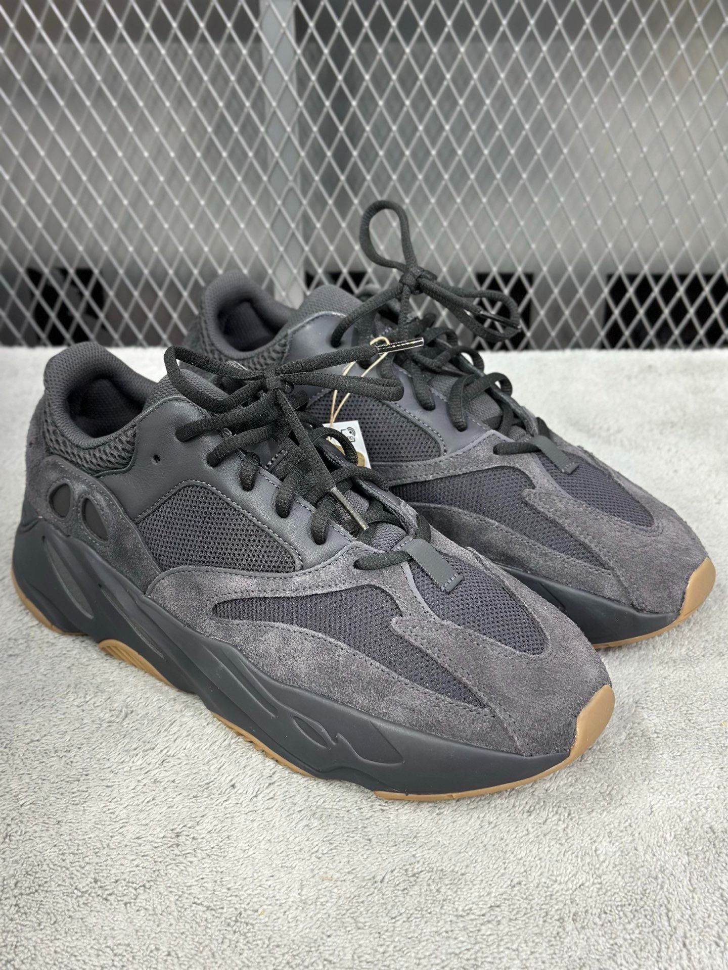 Adidas Adidas YEEZY Black Lowtop Sneakers 22 Men Size US 10 / EU 43 - 3 Thumbnail
