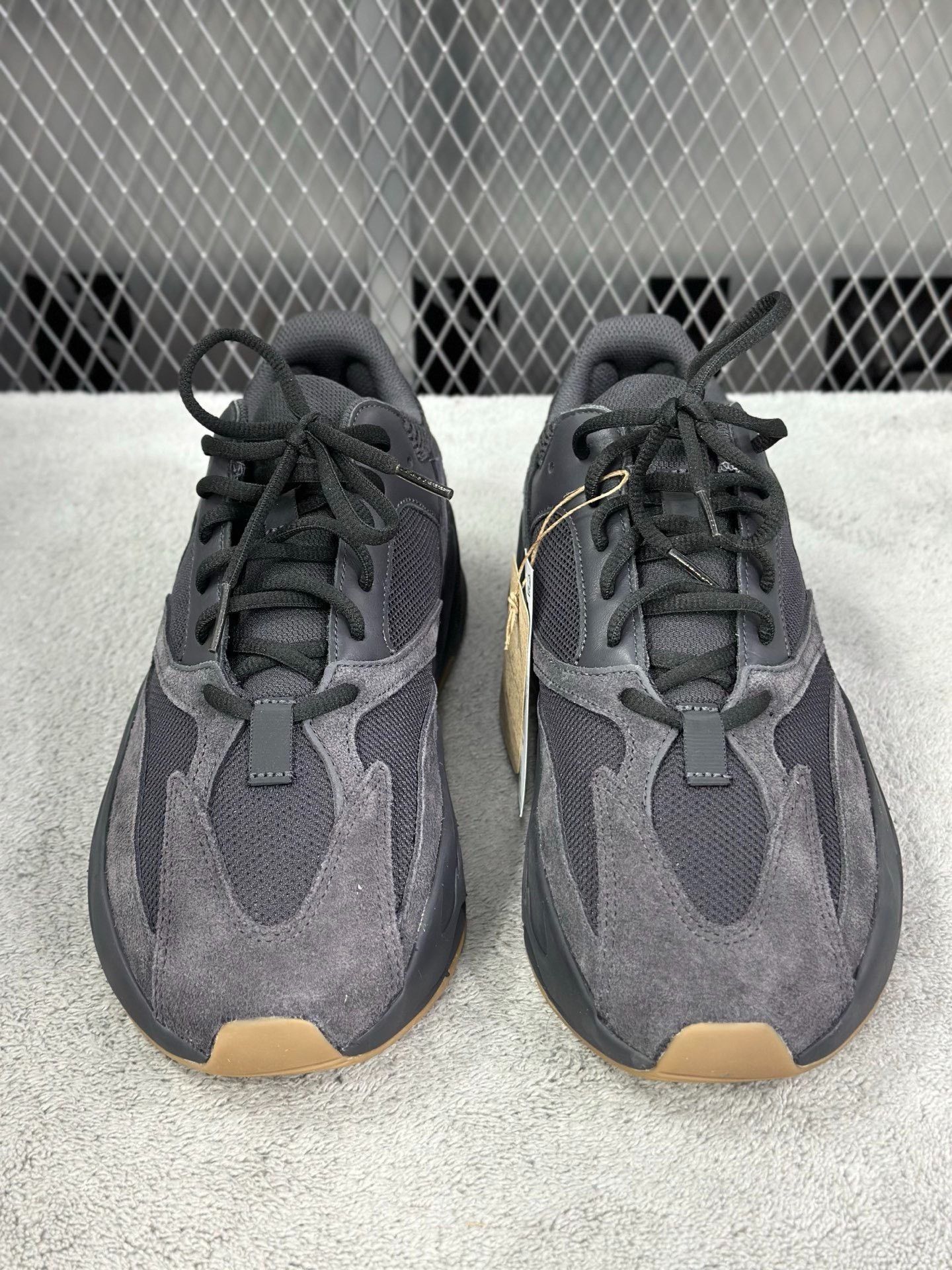 Adidas Adidas YEEZY Black Lowtop Sneakers 22 Men Size US 10 / EU 43 - 2 Thumbnail