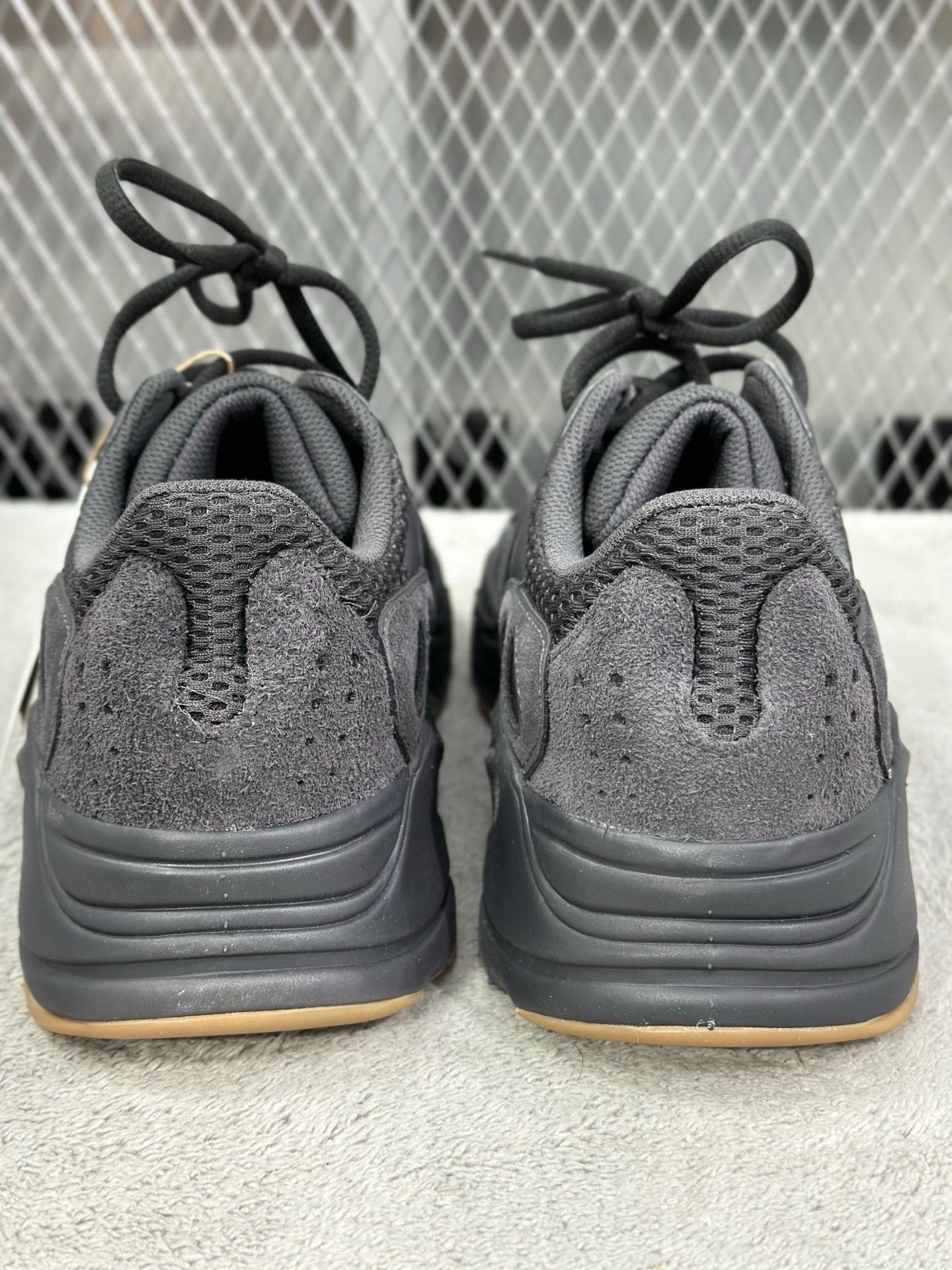 Adidas Adidas YEEZY Black Lowtop Sneakers 22 Men Size US 10 / EU 43 - 6 Thumbnail