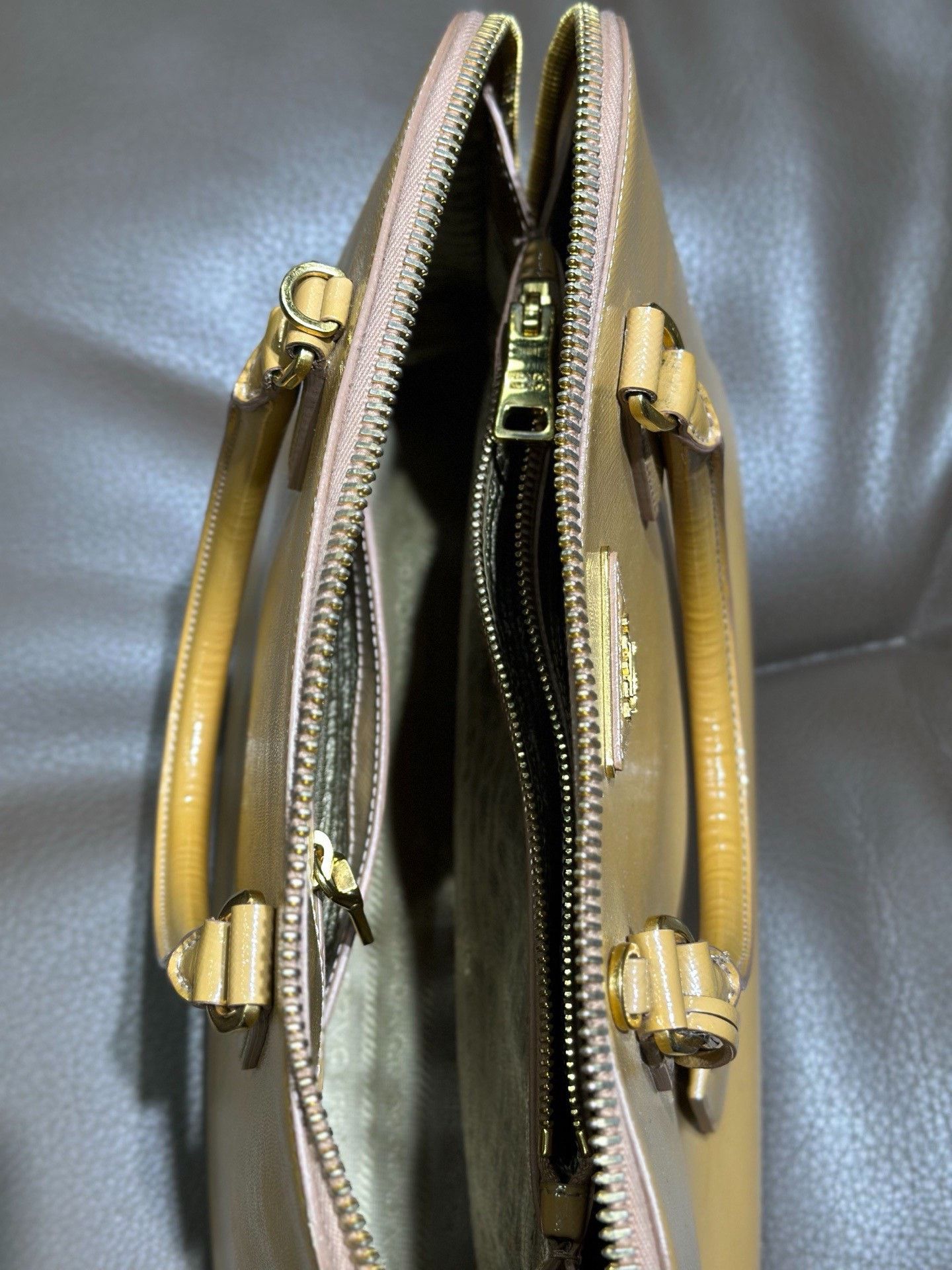 Prada Prada Yellow Shoulder Bag 2XL Women Size ONE SIZE - 4 Thumbnail