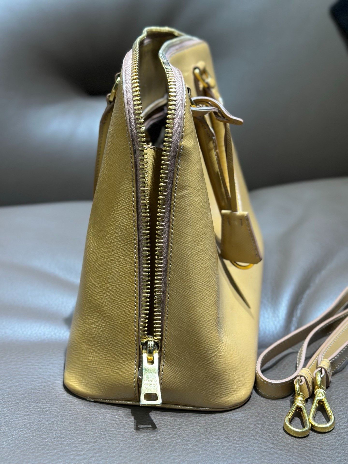 Prada Prada Yellow Shoulder Bag 2XL Women Size ONE SIZE - 3 Thumbnail