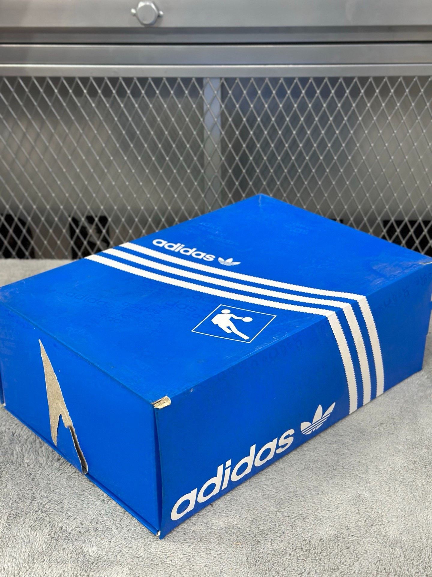 Adidas Adidas Blue Lowtop Sneakers 40.5 Men Size US 8 / EU 41 - 8 Thumbnail