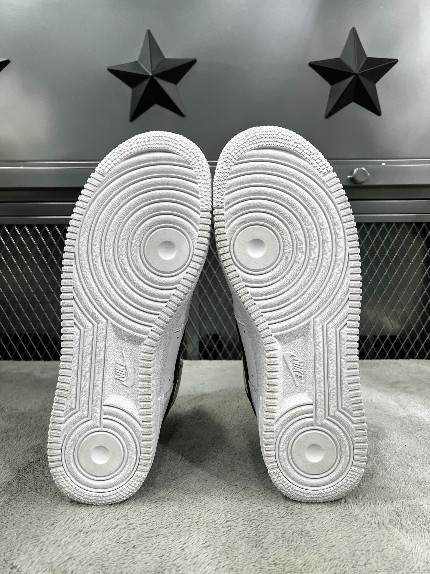 Supreme Supreme White Lowtop Sneakers 43 Men Size US 10 / EU 43 - 5 Thumbnail