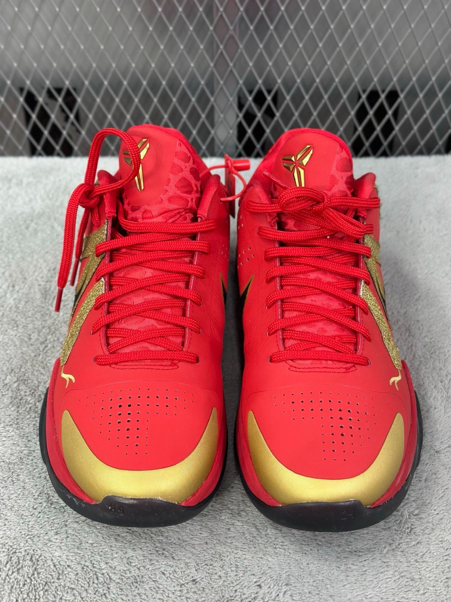 Nike Nike KOBE 5 Gold Lowtop Sneakers 42 Men Size US 9 / EU 42 - 2 Thumbnail