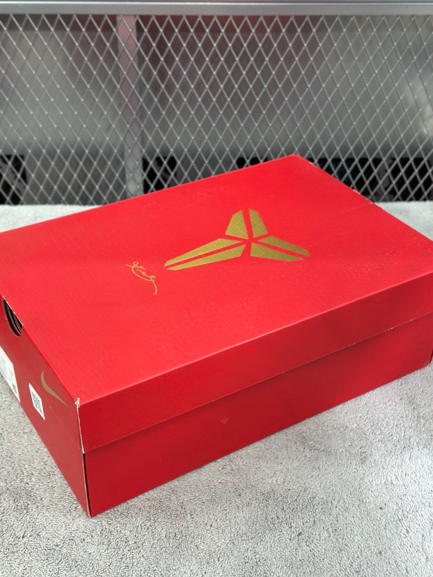 Nike Nike KOBE 5 Gold Lowtop Sneakers 42 Men Size US 9 / EU 42 - 8 Thumbnail