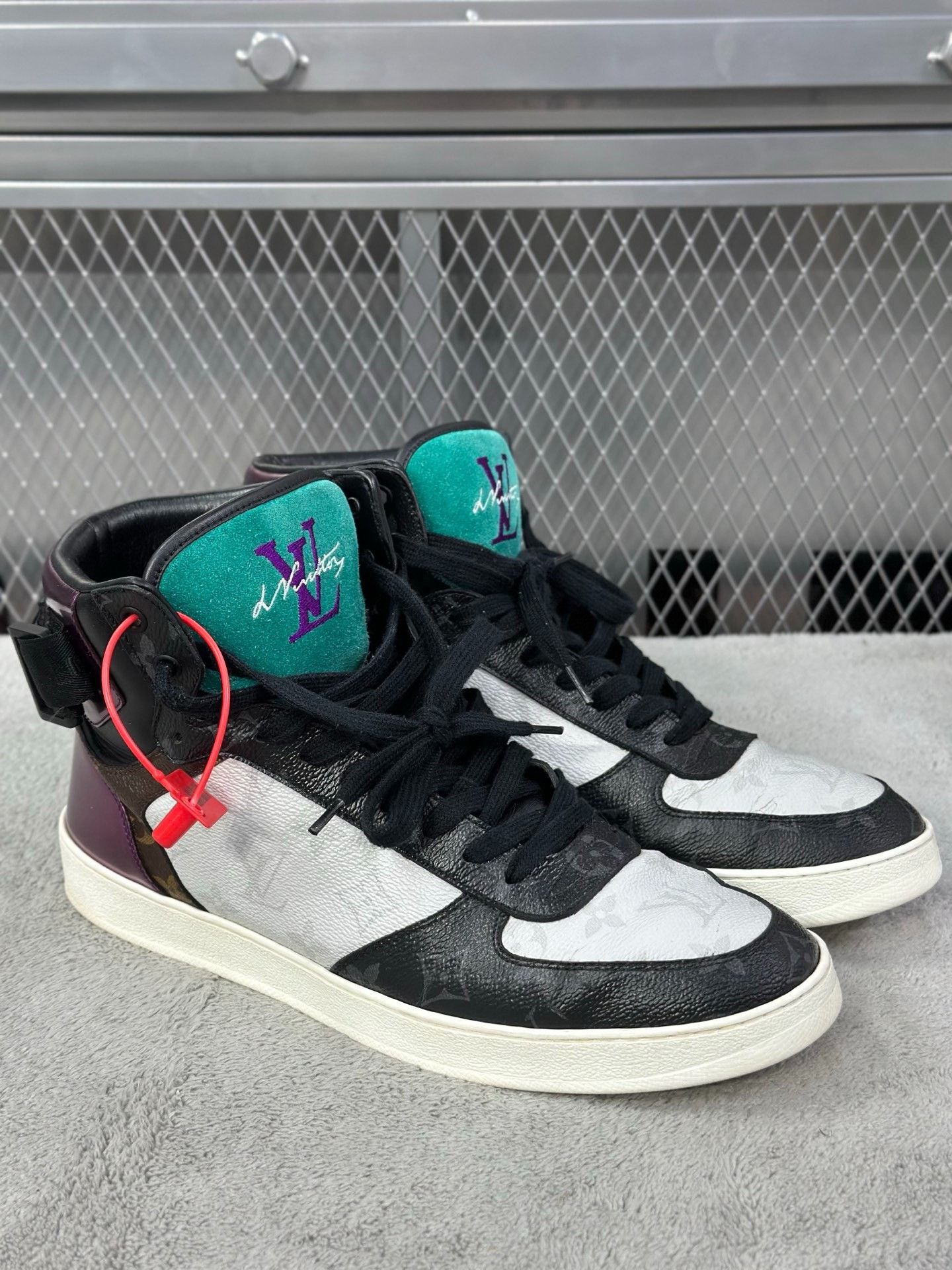 Louis Vuitton Louis Vuitton Laser Purple Hitop Sneakers 42 Men Size US 9 / EU 42 - 3 Thumbnail