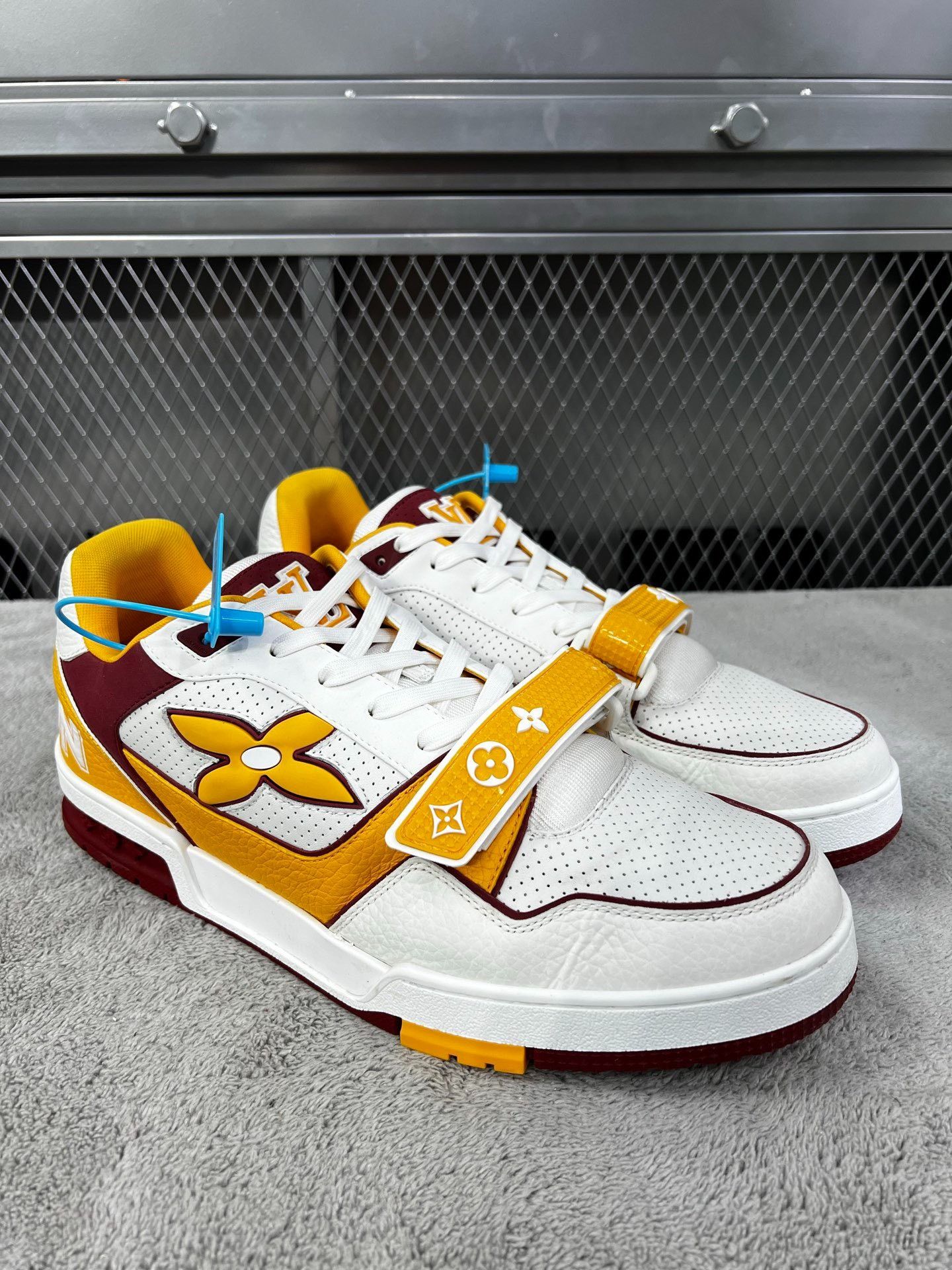 Louis Vuitton Louis Vuitton Training Red Lowtop Sneakers 44 Men Size US 10.5 / EU 43-44 - 3 Thumbnail