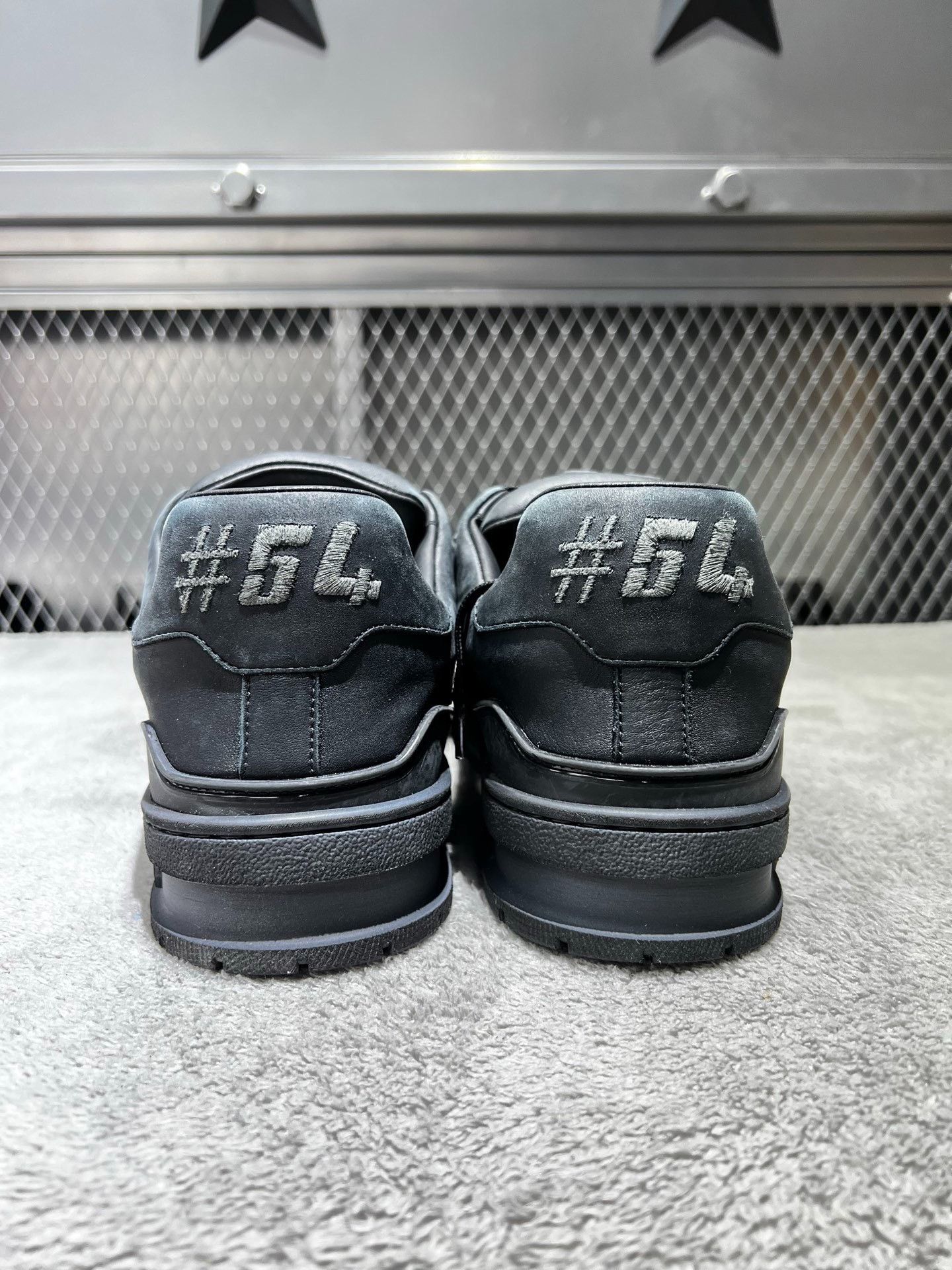 Louis Vuitton Louis Vuitton Training Black Lowtop Sneakers 42 Men Size US 9 / EU 42 - 7 Thumbnail
