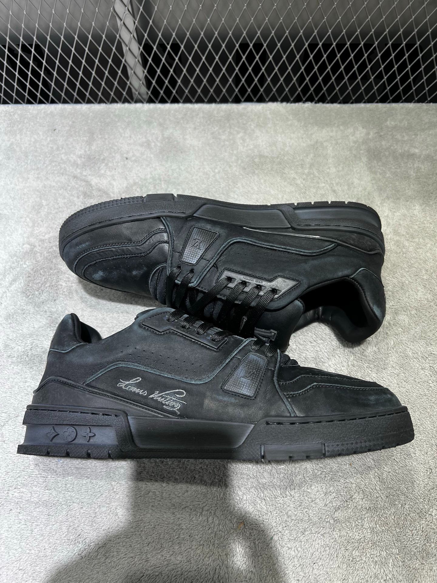 Louis Vuitton Louis Vuitton Training Black Lowtop Sneakers 42 Men Size US 9 / EU 42 - 4 Thumbnail