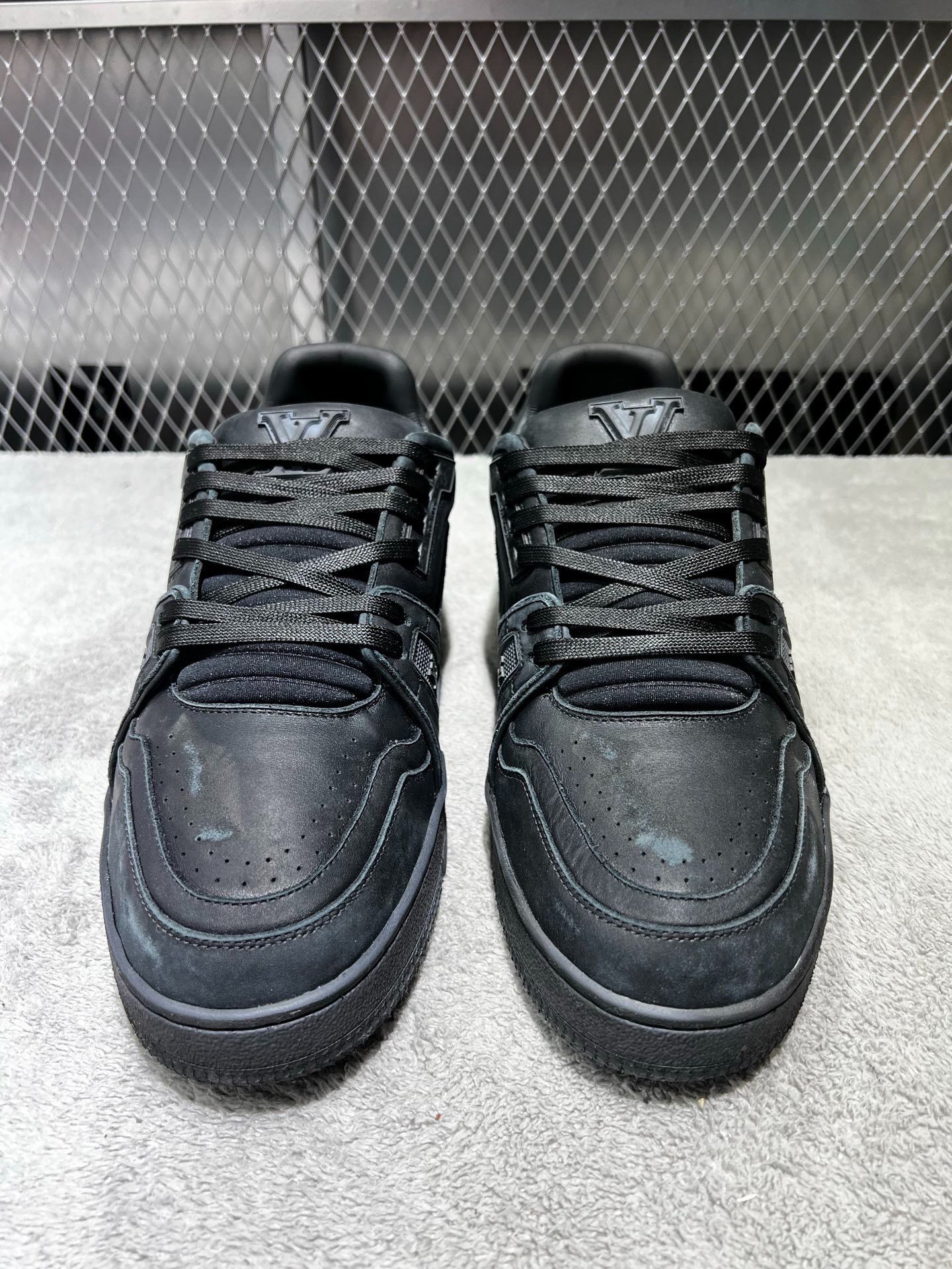 Louis Vuitton Louis Vuitton Training Black Lowtop Sneakers 42 Men Size US 9 / EU 42 - 2 Thumbnail