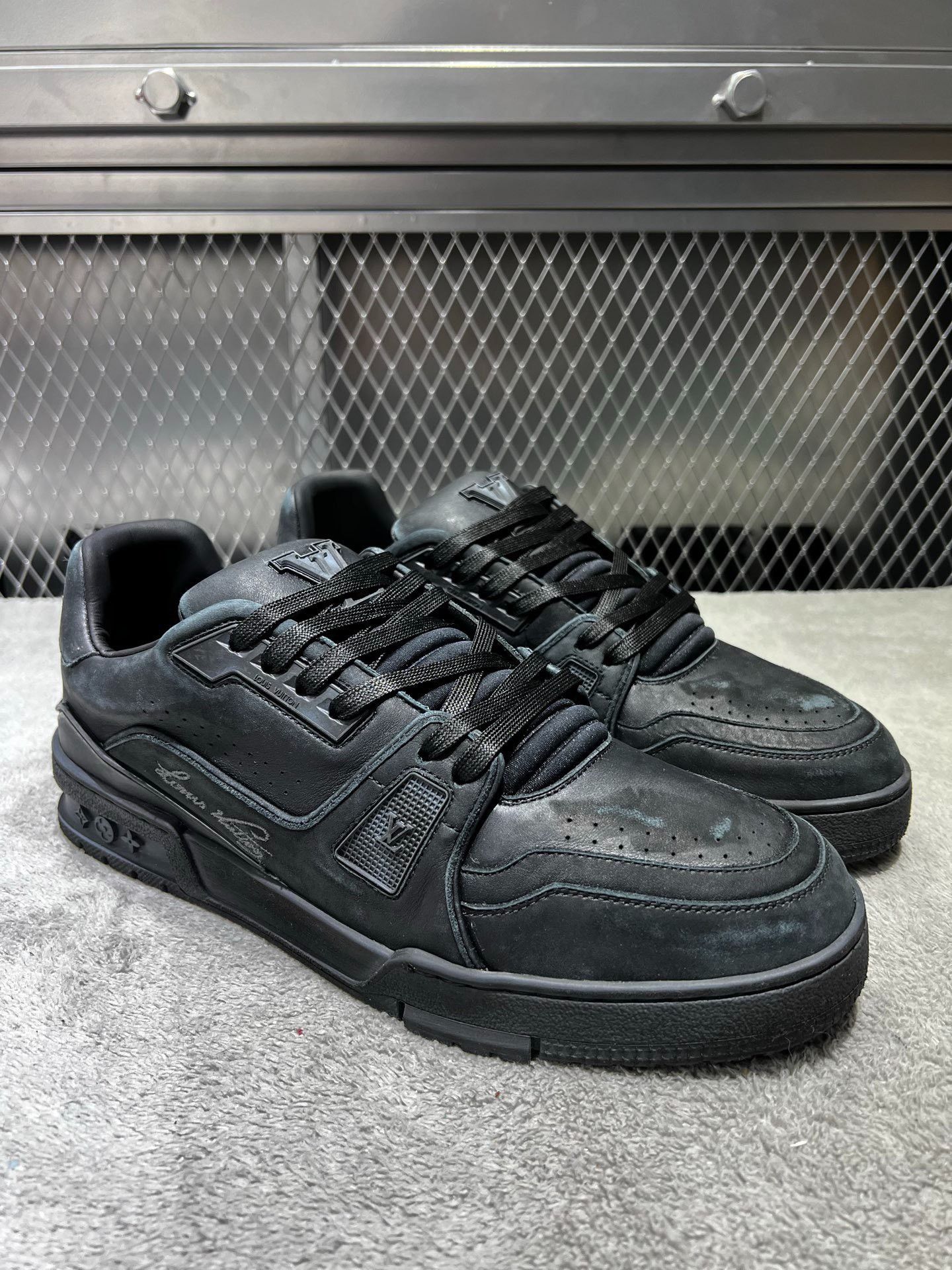 Louis Vuitton Louis Vuitton Training Black Lowtop Sneakers 42 Men Size US 9 / EU 42 - 3 Thumbnail