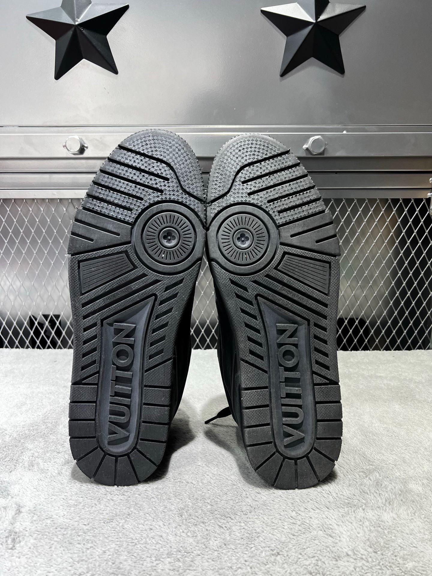 Louis Vuitton Louis Vuitton Training Black Lowtop Sneakers 42 Men Size US 9 / EU 42 - 5 Thumbnail