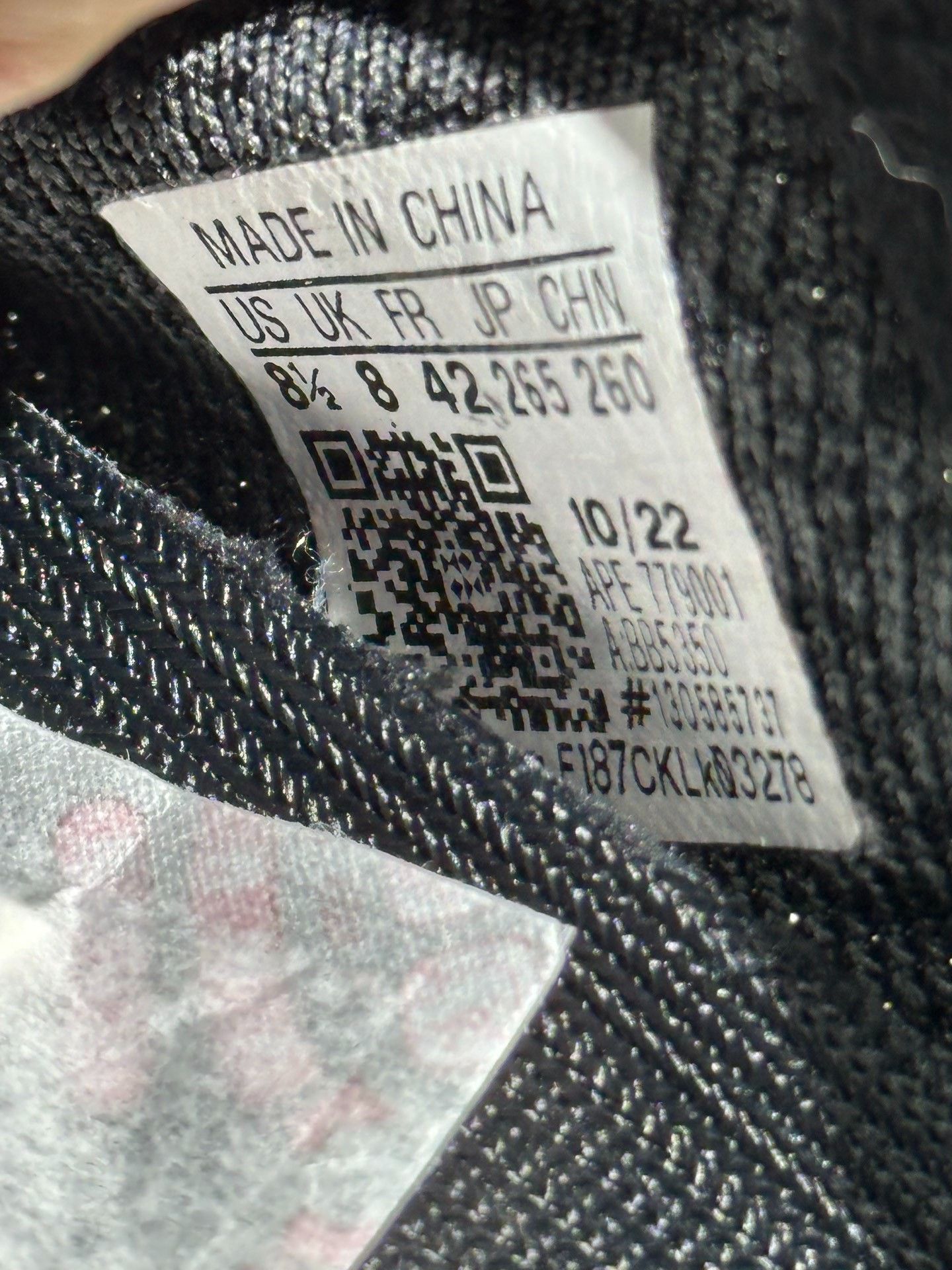 Adidas Adidas YEEZY Black Lowtop Sneakers 42 Men Size US 9 / EU 42 - 7 Thumbnail