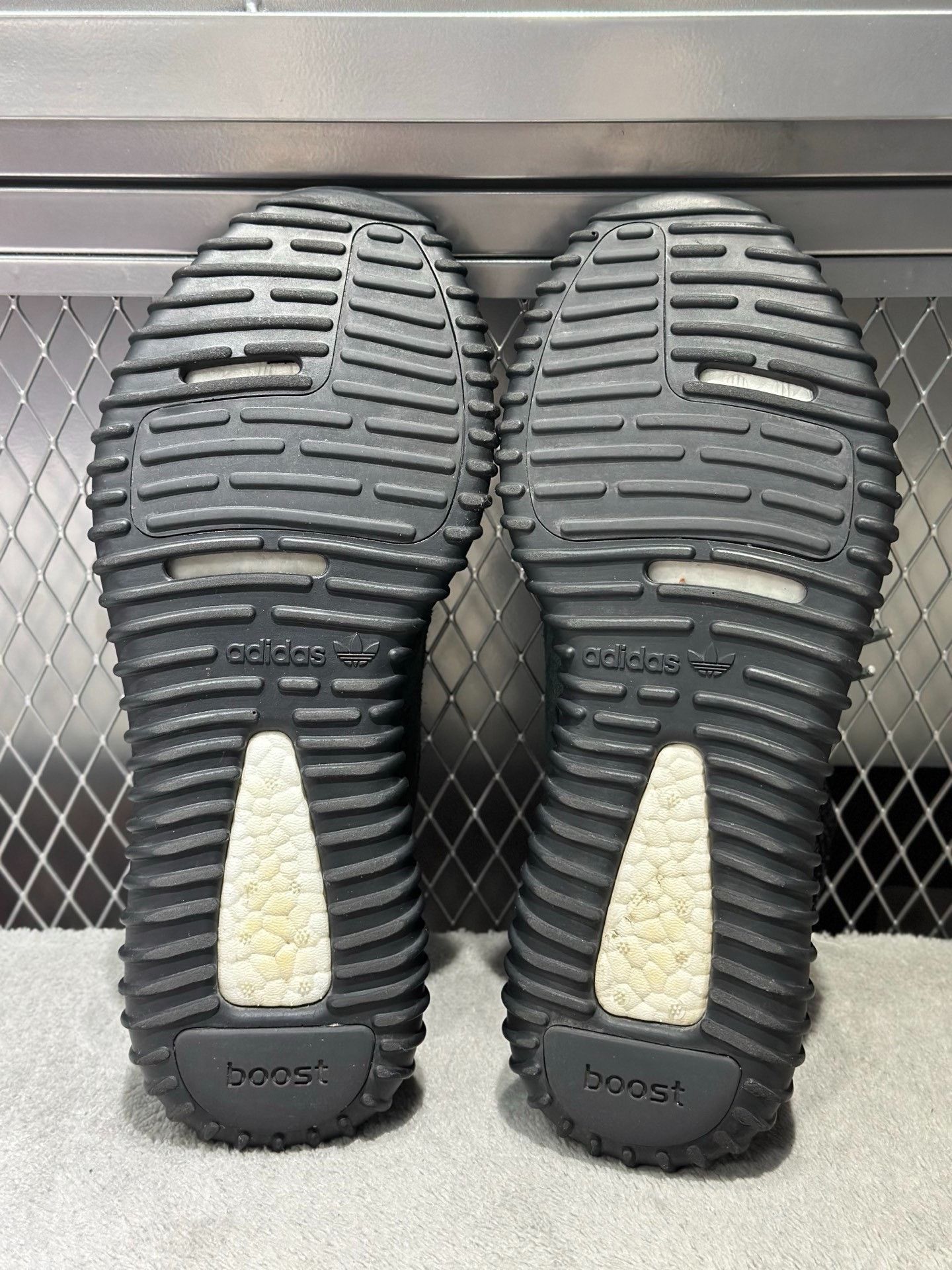 Adidas Adidas YEEZY Black Lowtop Sneakers 42 Men Size US 9 / EU 42 - 5 Thumbnail