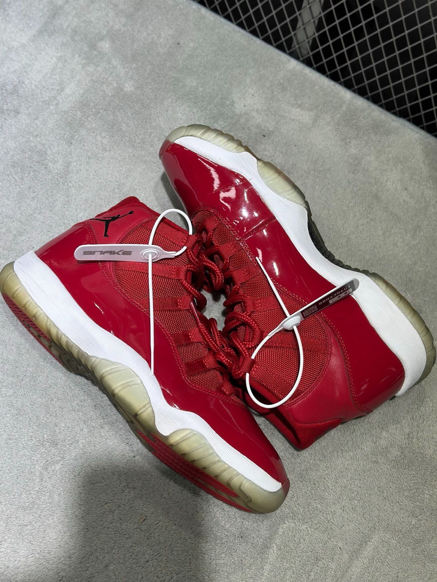 Nike Nike Retro Red Lowtop Sneakers 44.5 Men Size US 11 / EU 44 - 4 Thumbnail