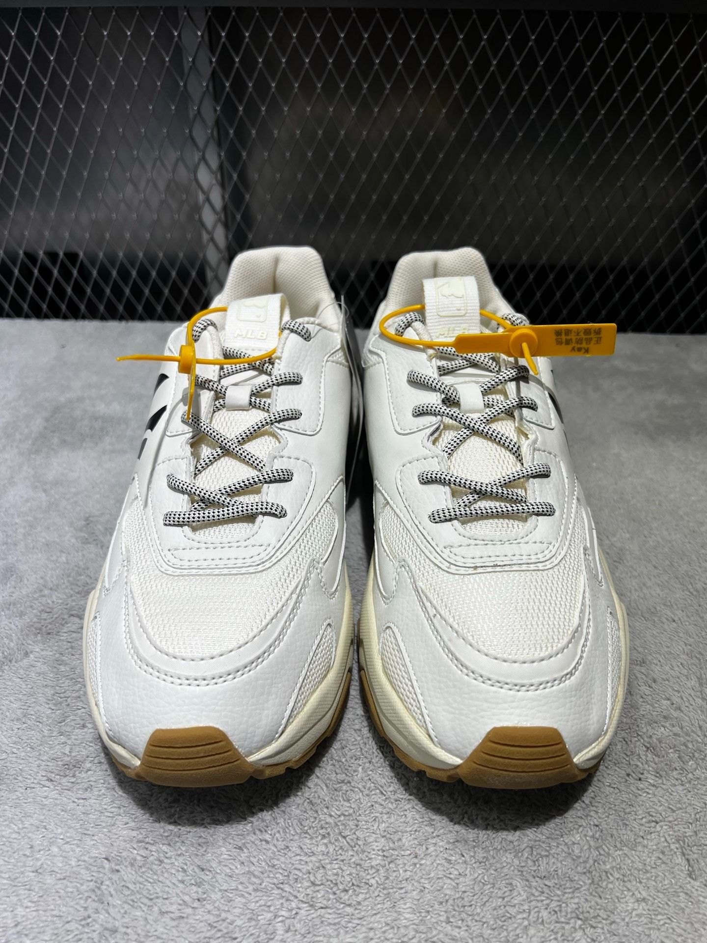 Other Leather White Lowtop Sneakers 44 Men Size US 10.5 / EU 43-44 - 2 Thumbnail