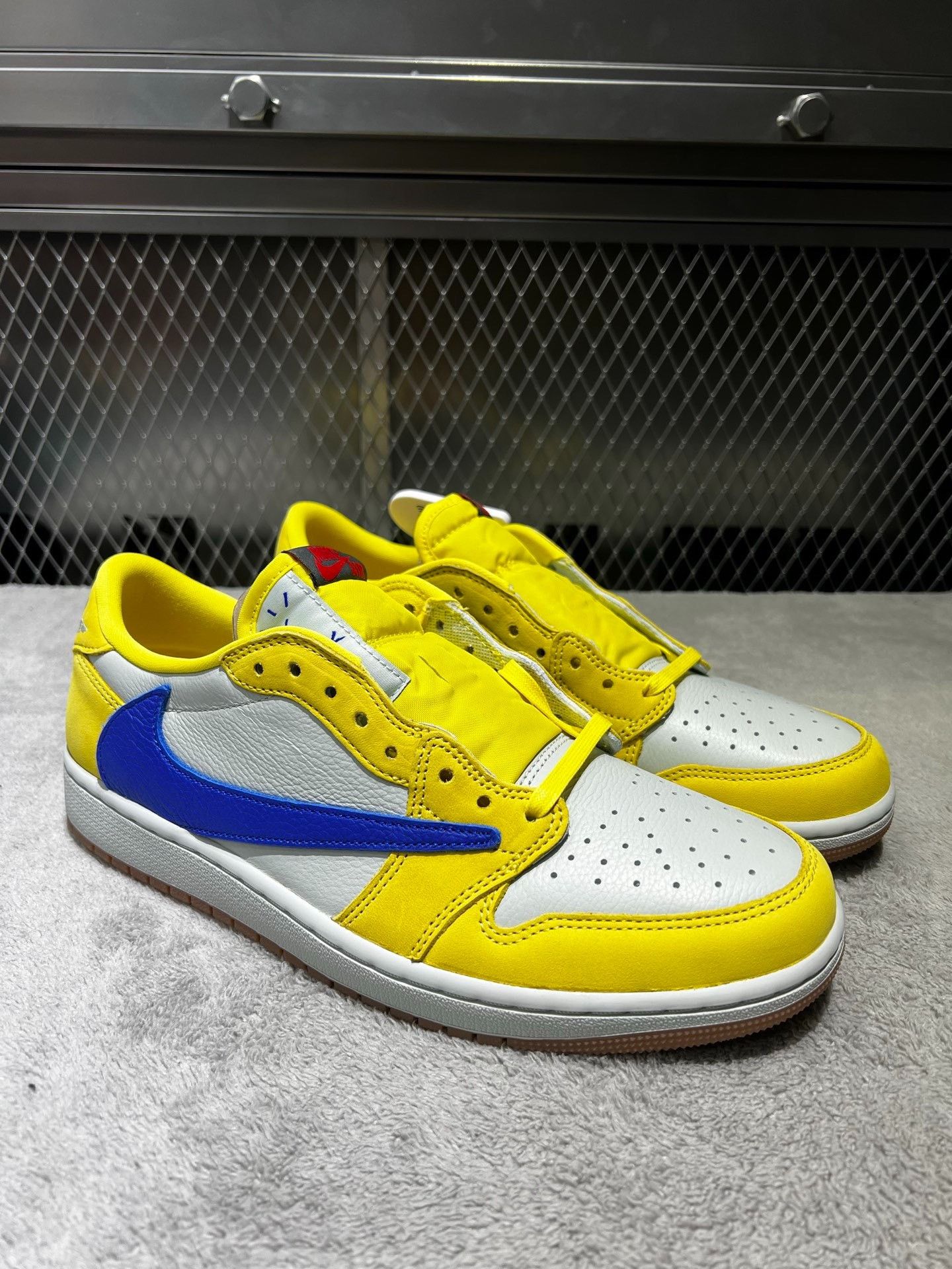Nike Nike Yellow Lowtop Sneakers 43 Men Size US 10 / EU 43 - 3 Thumbnail