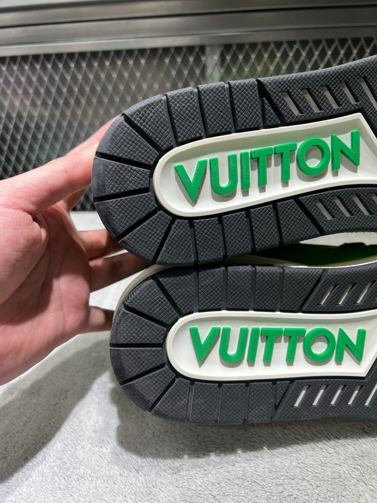 Louis Vuitton Louis Vuitton Training Green Lowtop Sneakers 42 Men Size US 9 / EU 42 - 6 Thumbnail