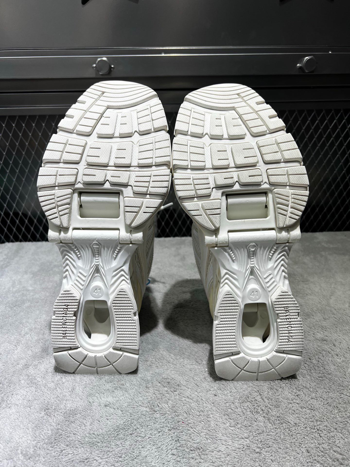 Balenciaga Balenciaga White Lowtop Sneakers 41 Men Size US 8.5 / EU 41-42 - 5 Thumbnail