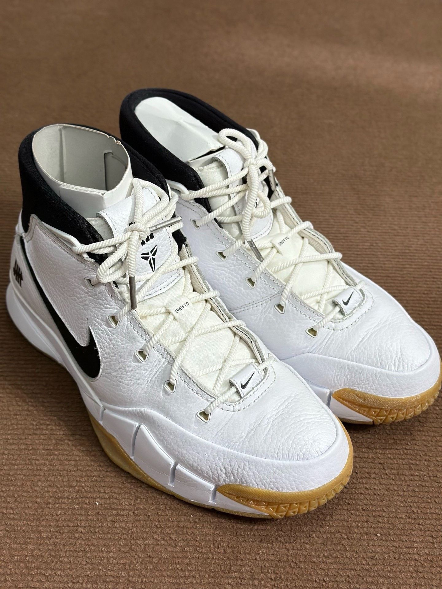 Undefeated Undefeated KOBE 1 White Lowtop Sneakers 45 Men Size US 11.5 / EU 44-45 - 3 Thumbnail