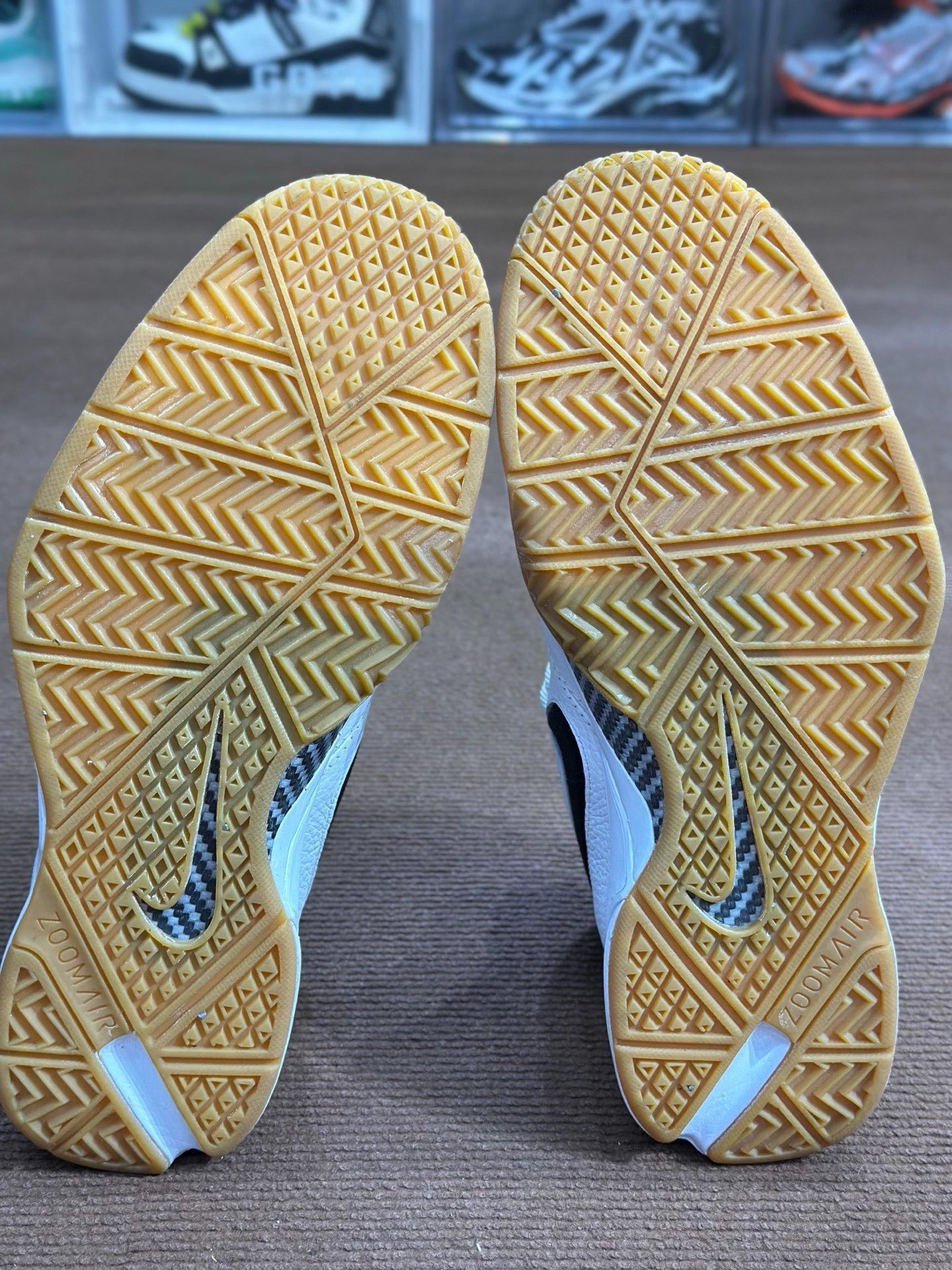 Undefeated Undefeated KOBE 1 White Lowtop Sneakers 45 Men Size US 11.5 / EU 44-45 - 5 Thumbnail